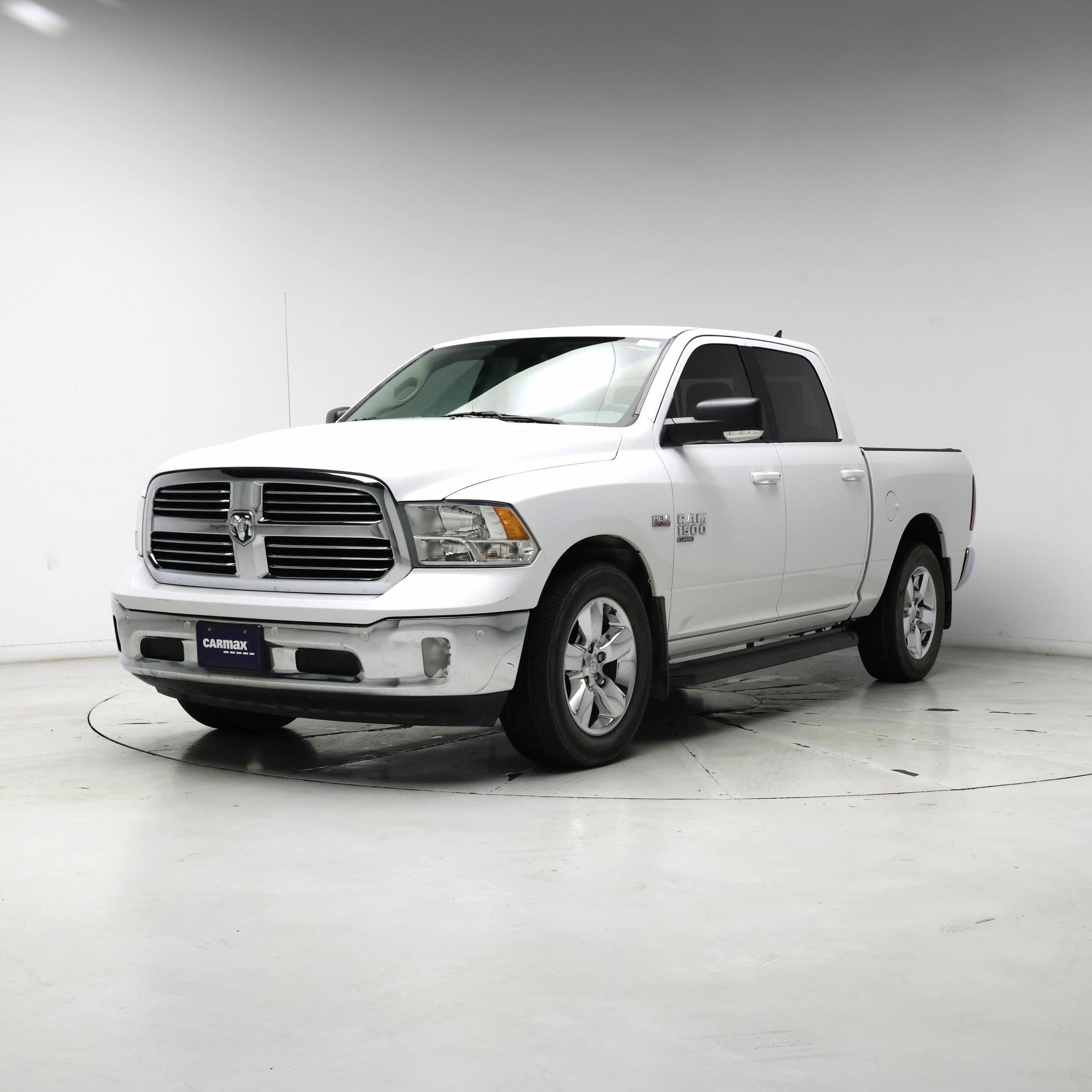 Thumbnail: 2019 RAM 1500 Classic - 4