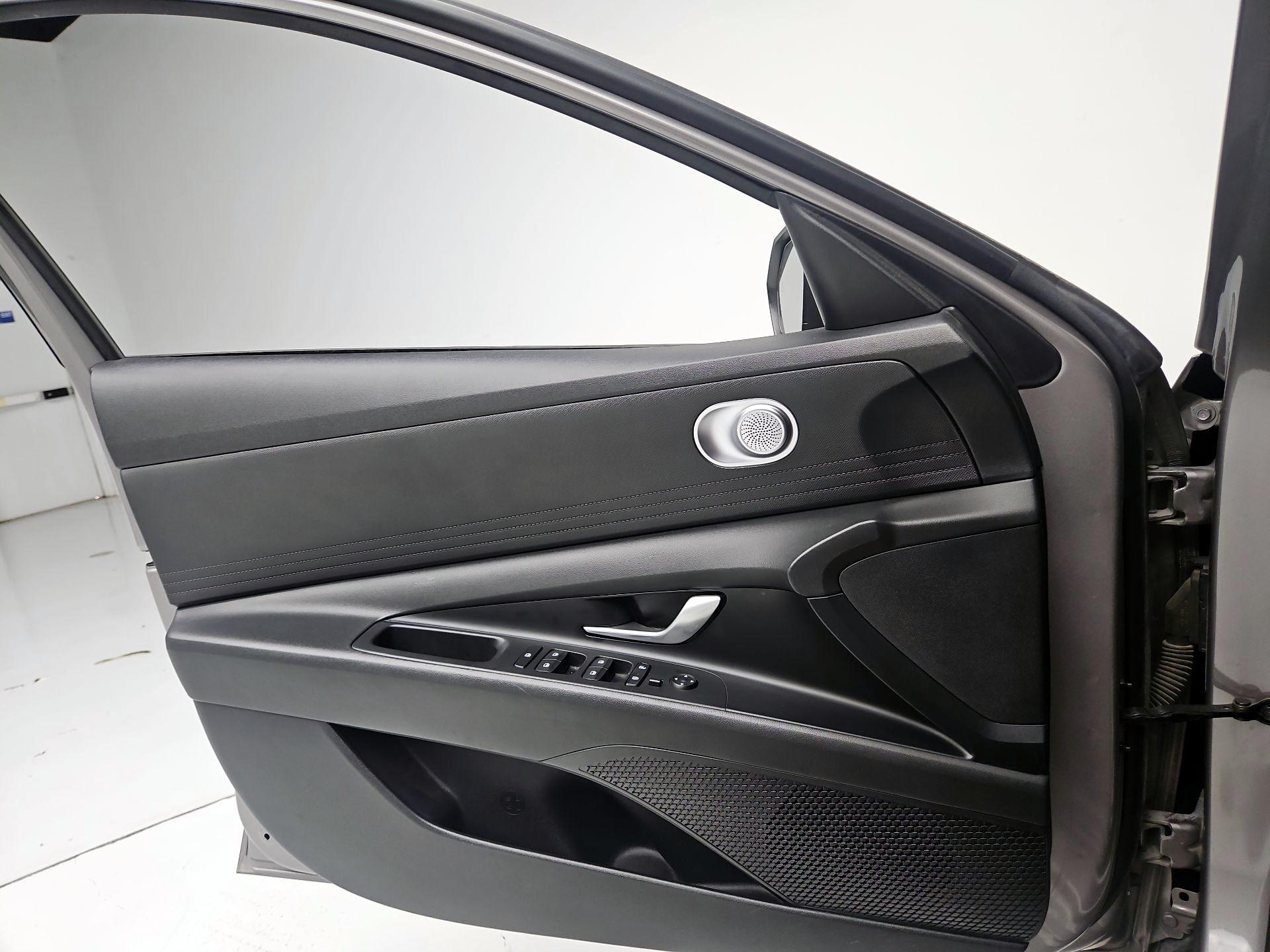Thumbnail: 2022 Hyundai Elantra - 12