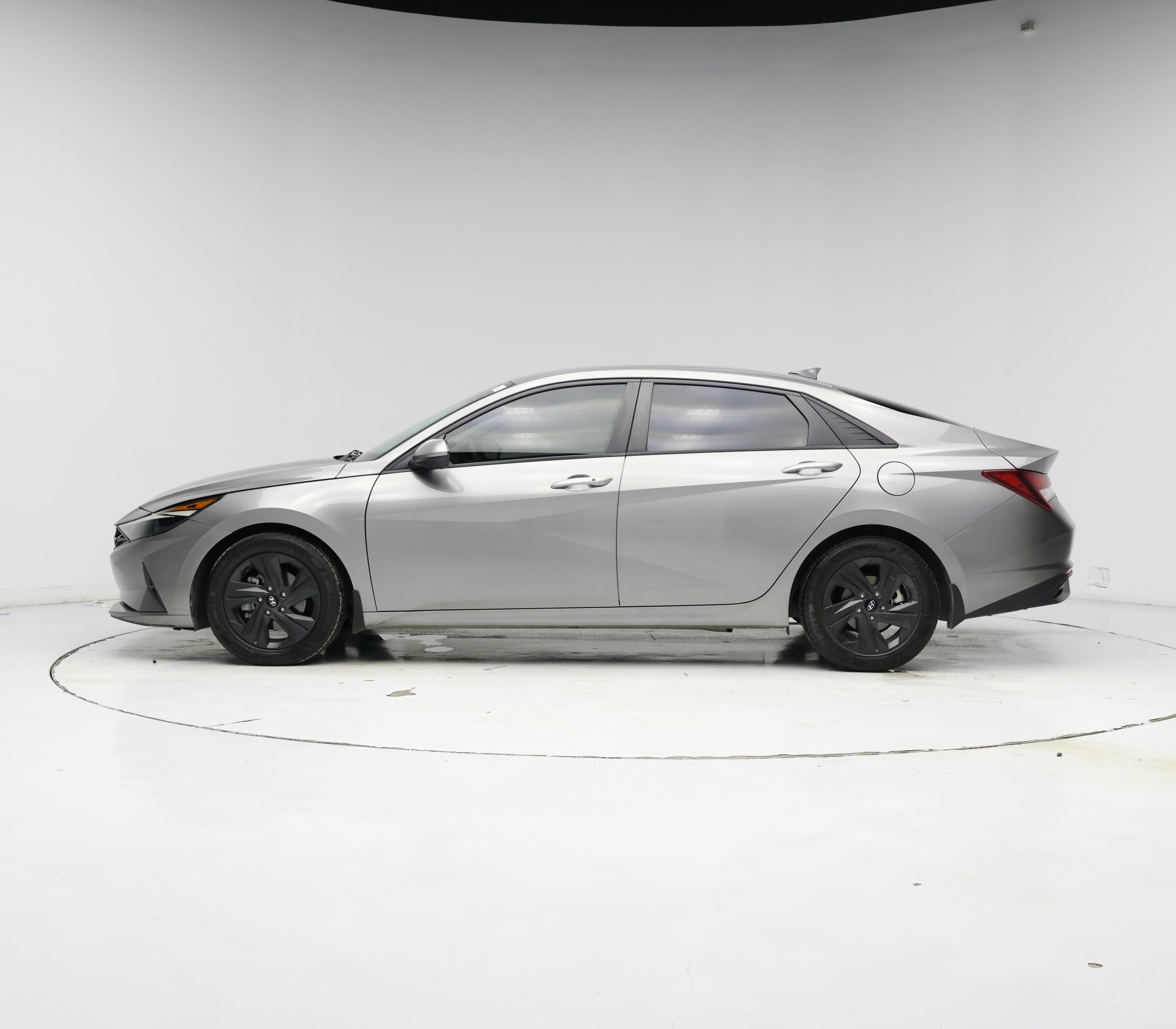 Thumbnail: 2022 Hyundai Elantra - 3