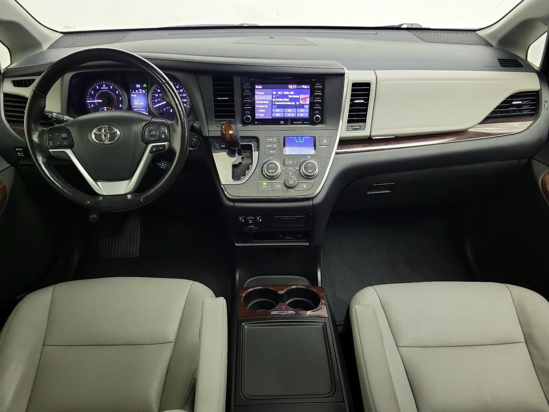 Thumbnail: 2019 Toyota Sienna - 9