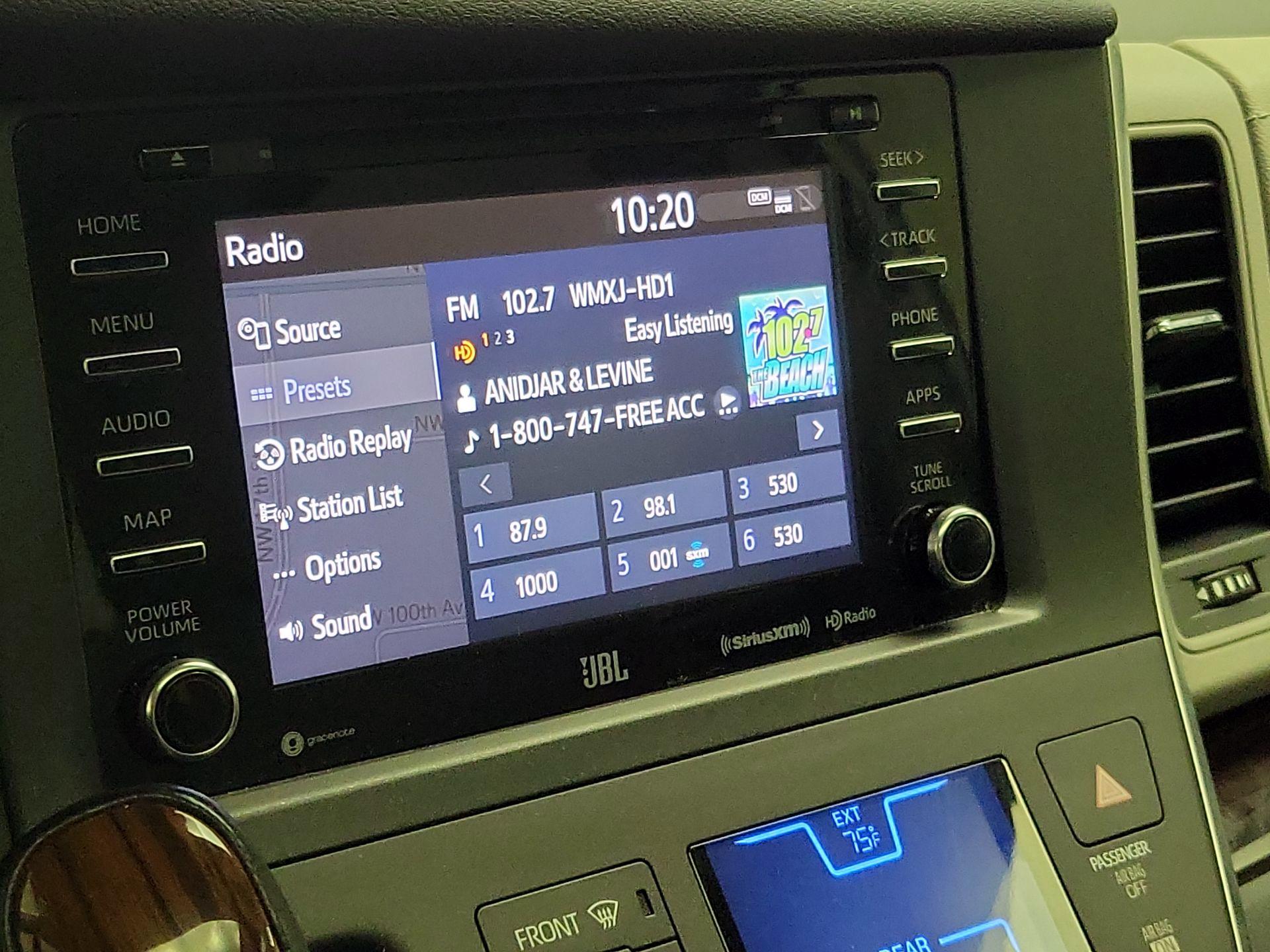 Thumbnail: 2019 Toyota Sienna - 16