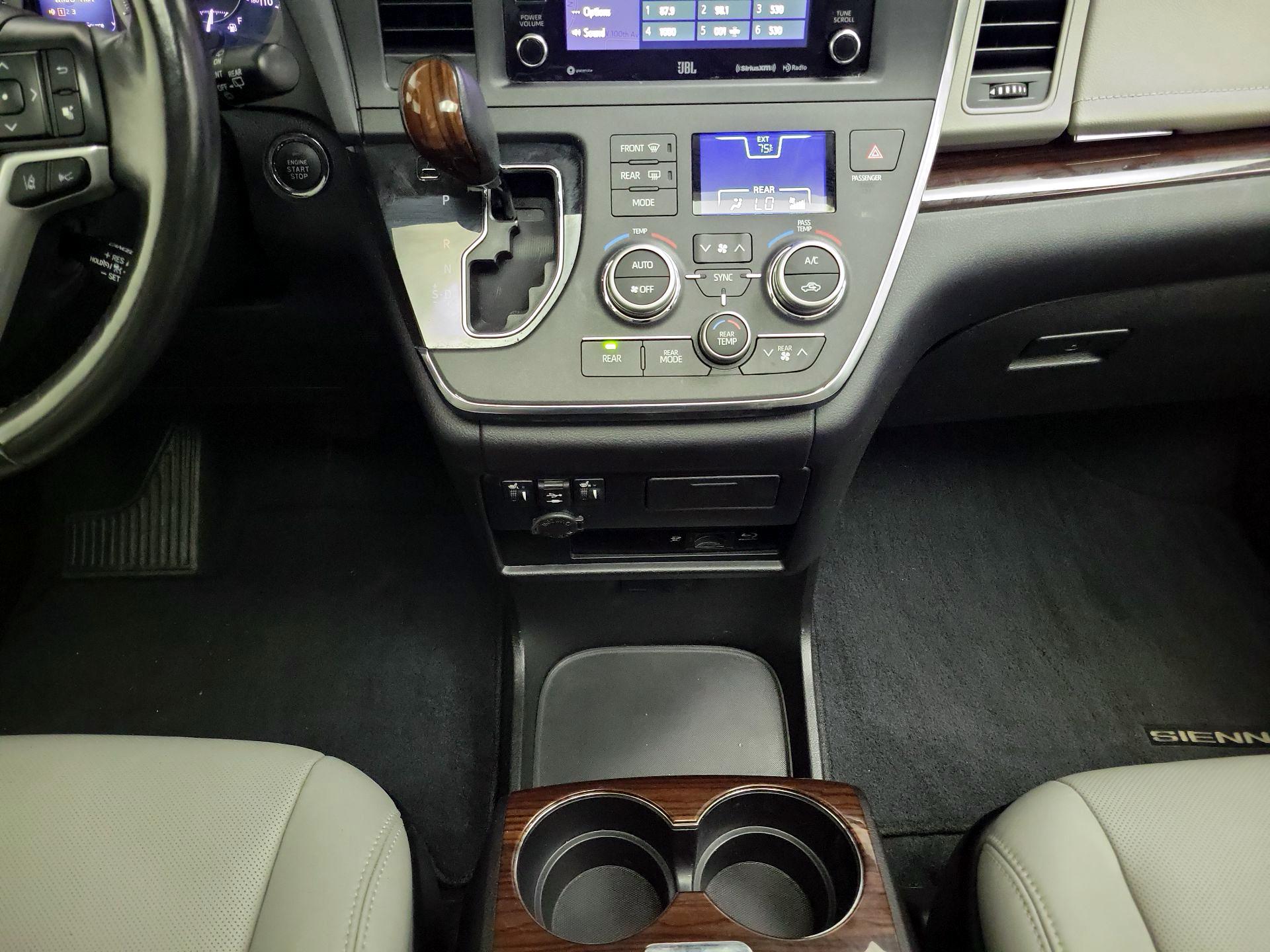 Thumbnail: 2019 Toyota Sienna - 18
