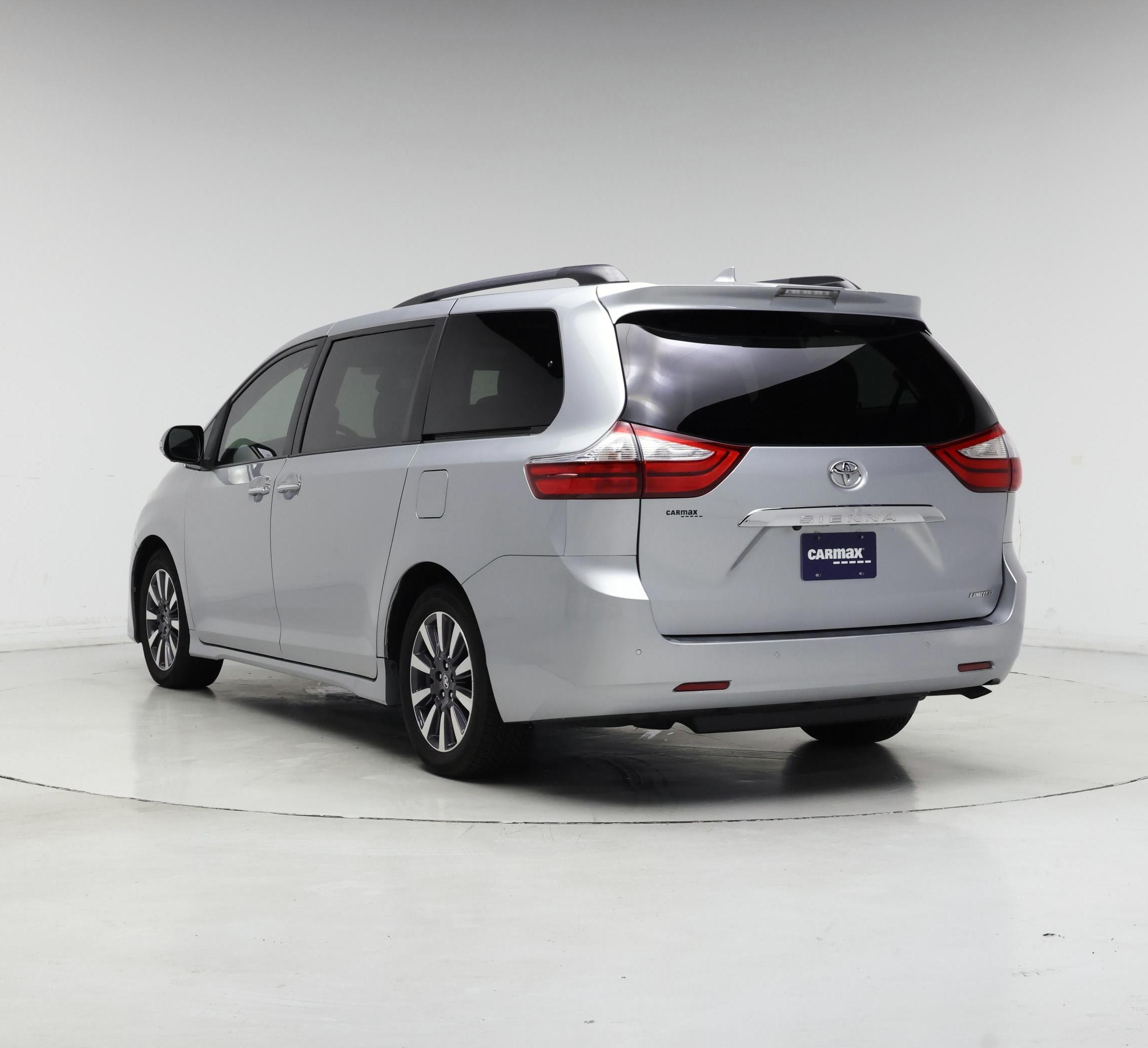 Thumbnail: 2019 Toyota Sienna - 2
