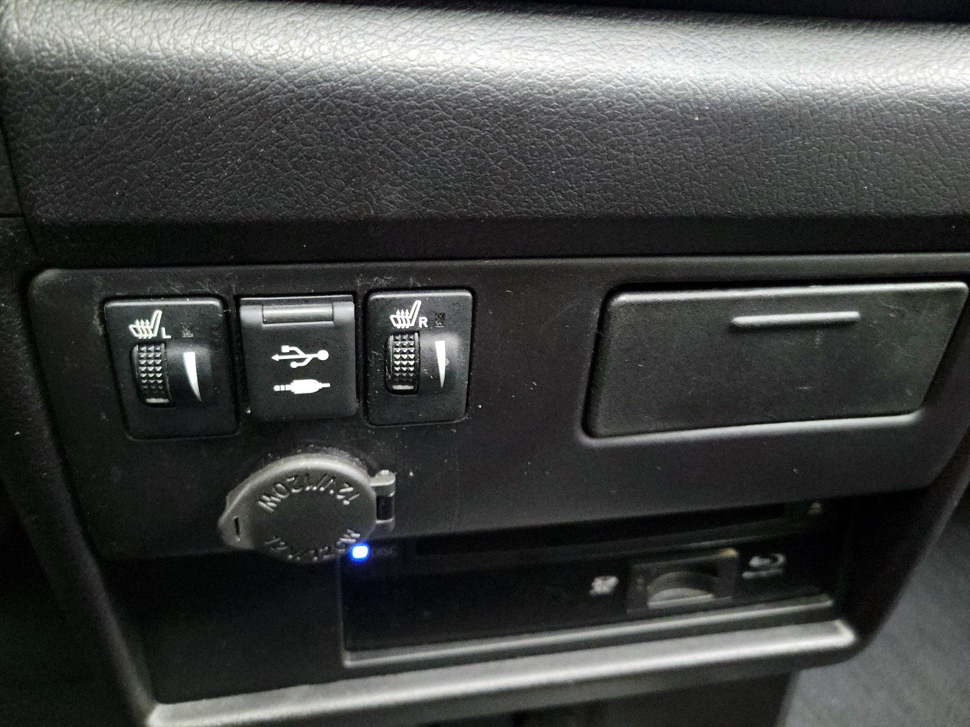 Thumbnail: 2019 Toyota Sienna - 19