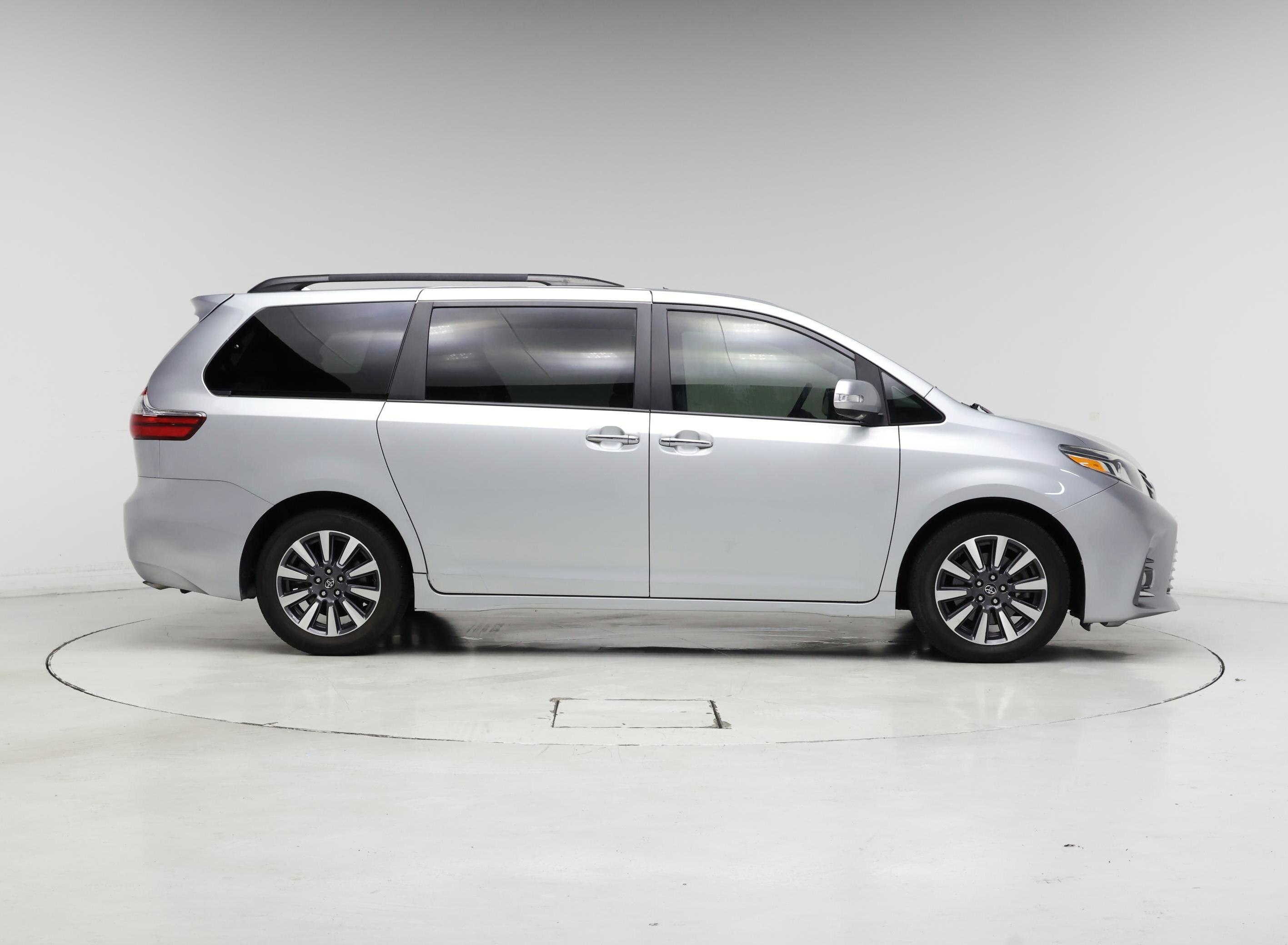 Thumbnail: 2019 Toyota Sienna - 7