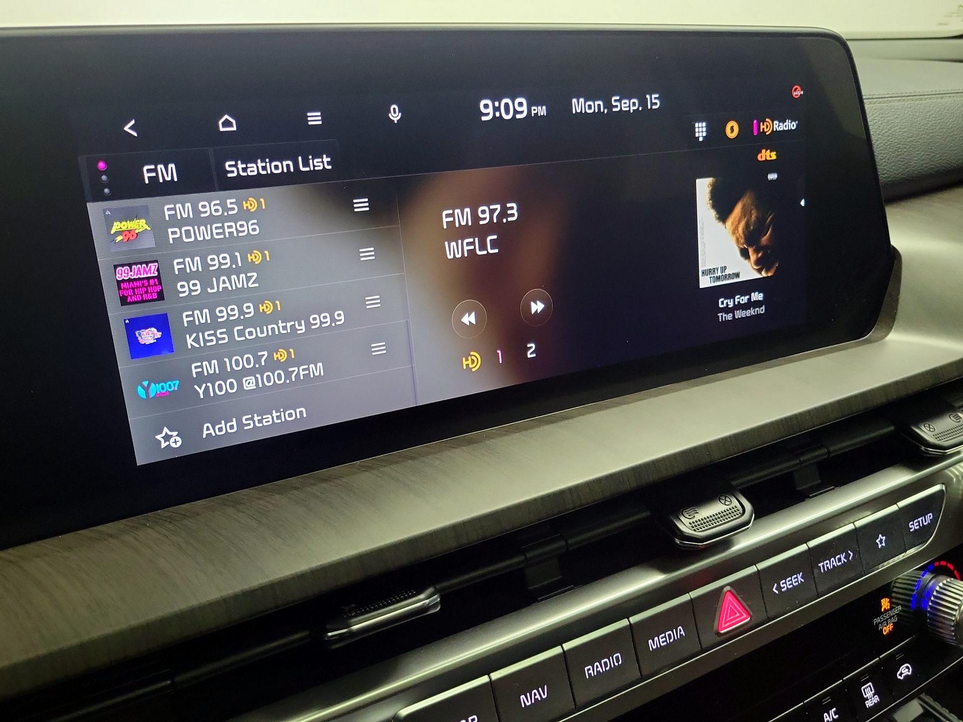 Thumbnail: 2023 Kia Telluride - 16