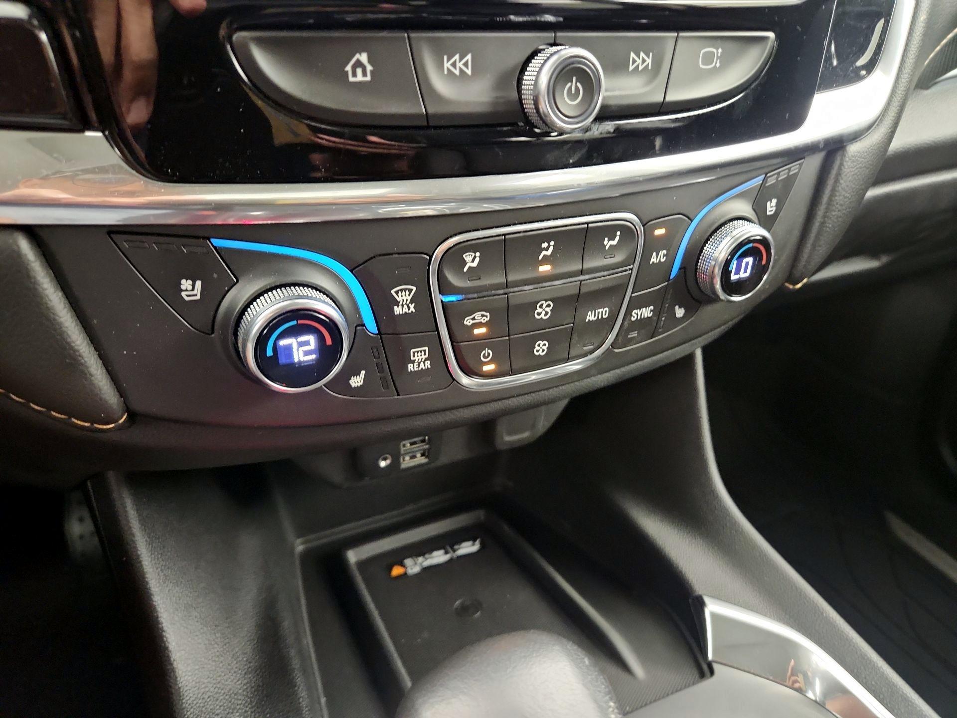 Thumbnail: 2021 Chevrolet Traverse - 17