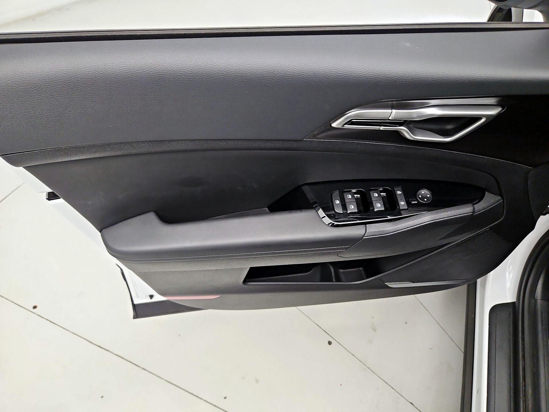 Thumbnail: 2025 Kia Sportage - 12