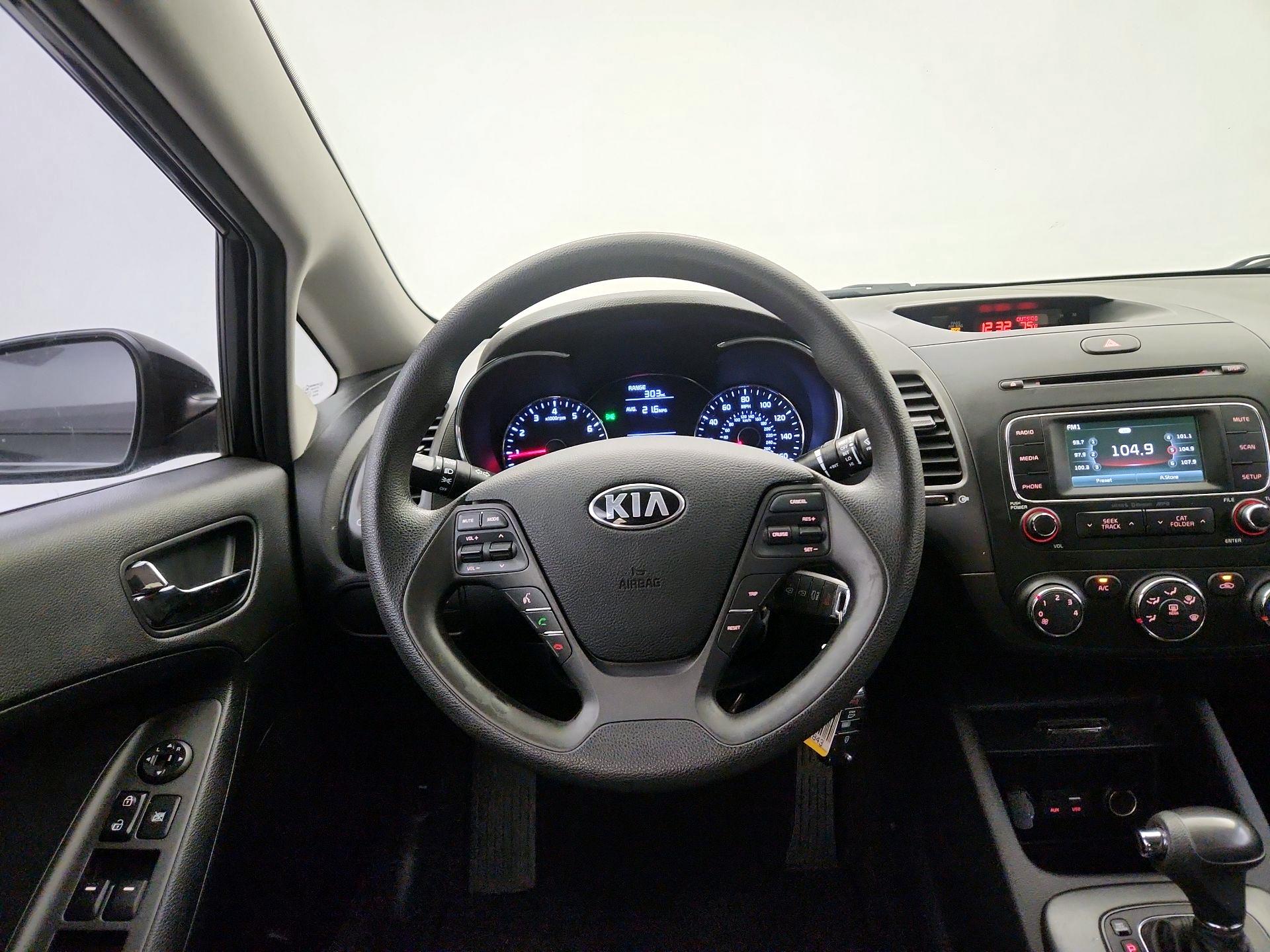 Thumbnail: 2016 Kia Forte - 10