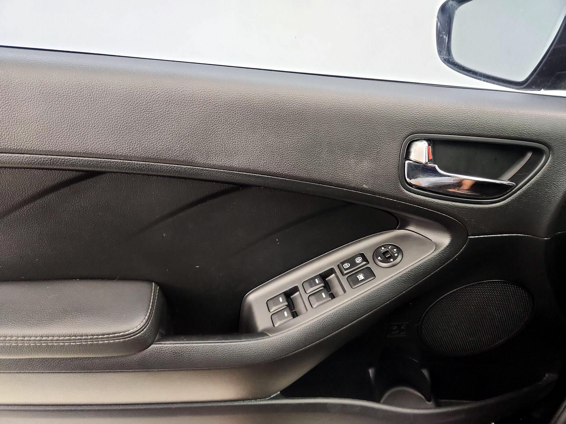 Thumbnail: 2016 Kia Forte - 12