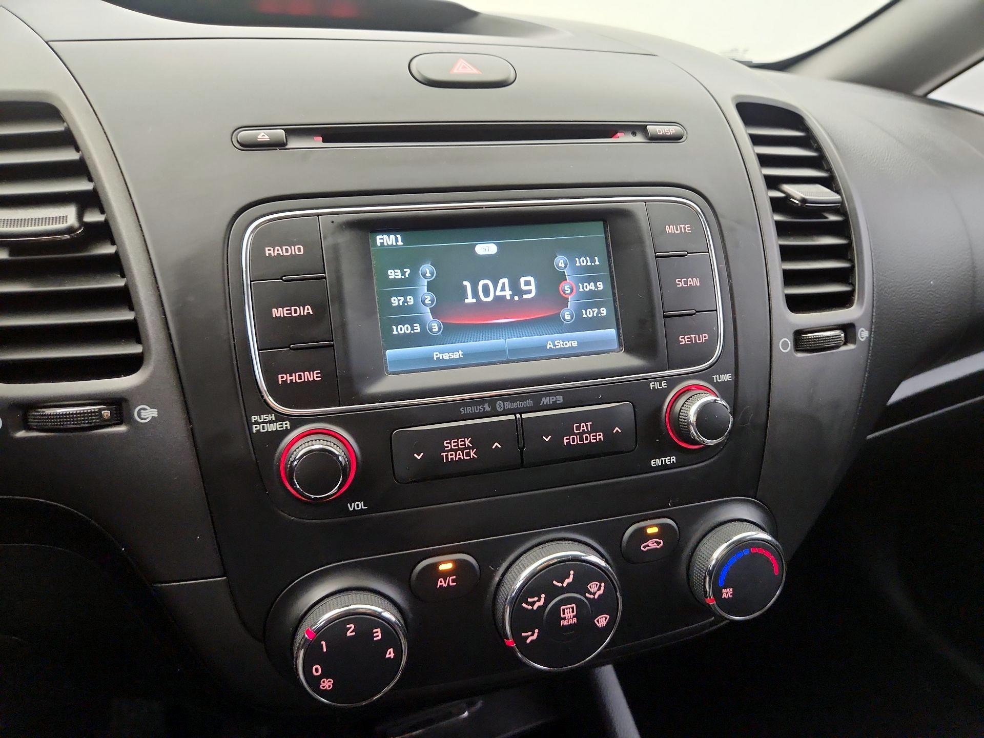 Thumbnail: 2016 Kia Forte - 15