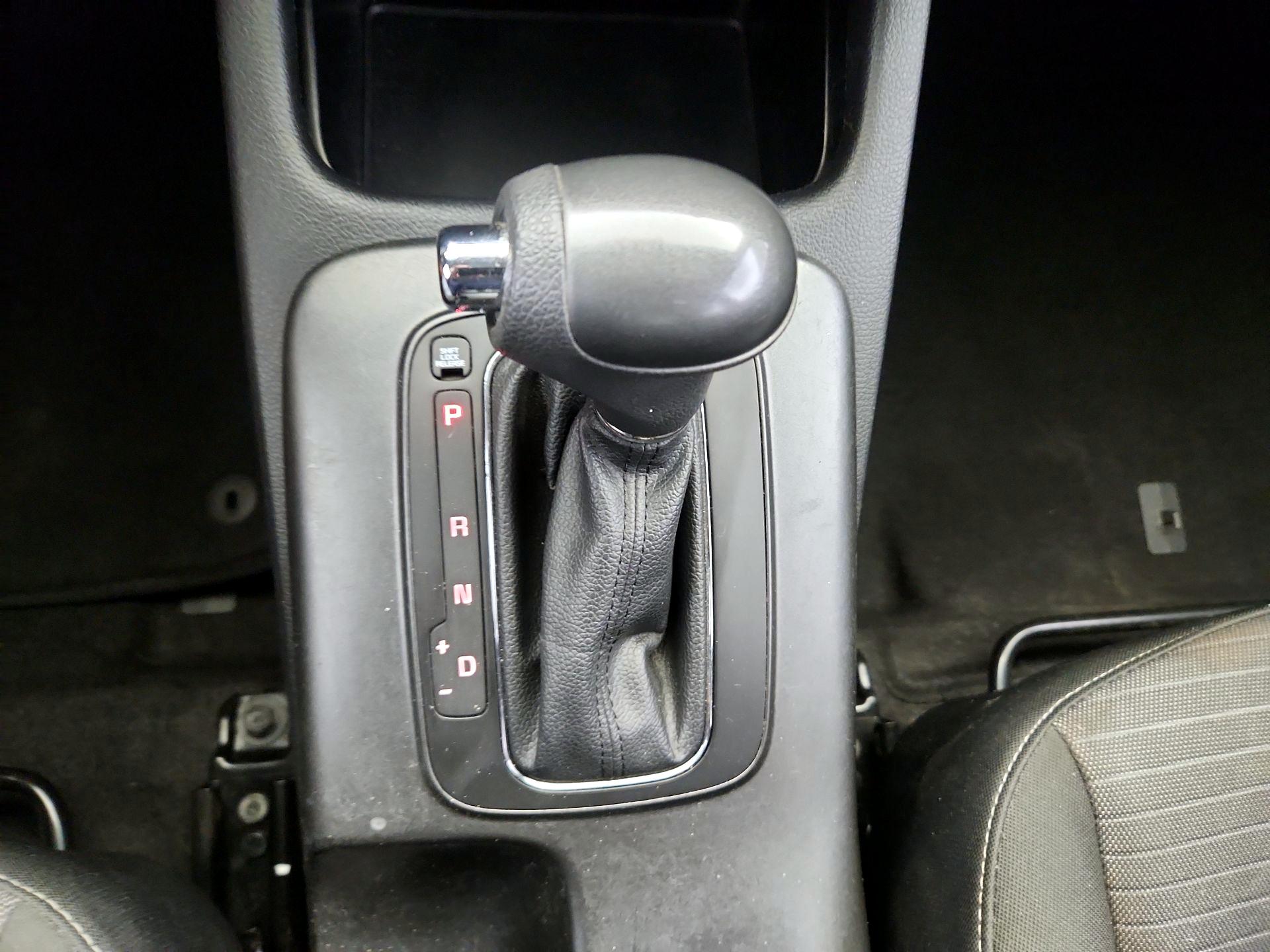 Thumbnail: 2016 Kia Forte - 17