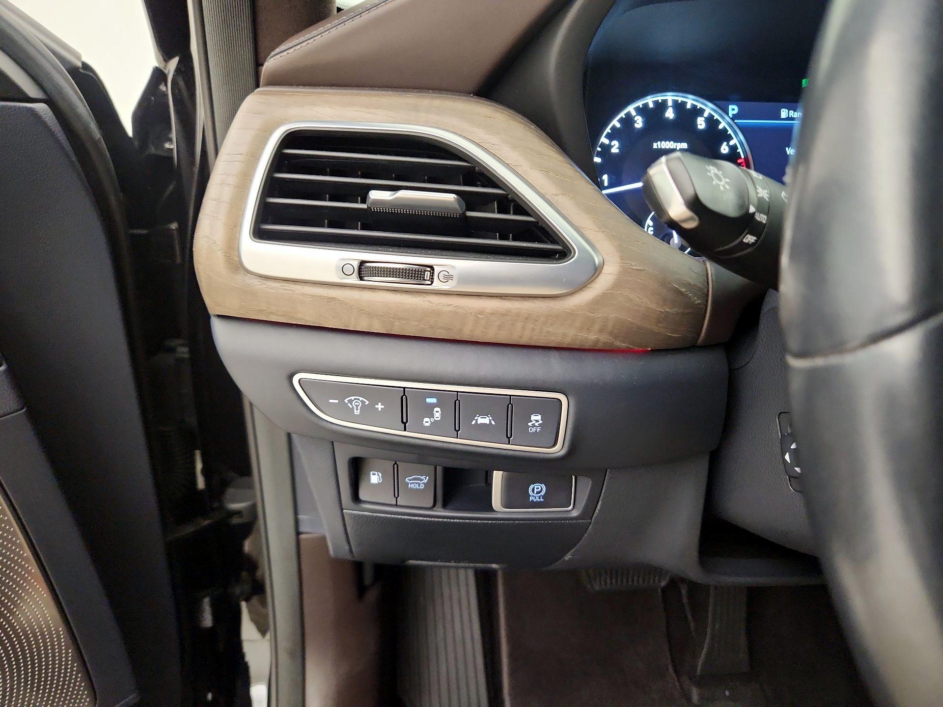 Thumbnail: 2021 Genesis G90 - 13