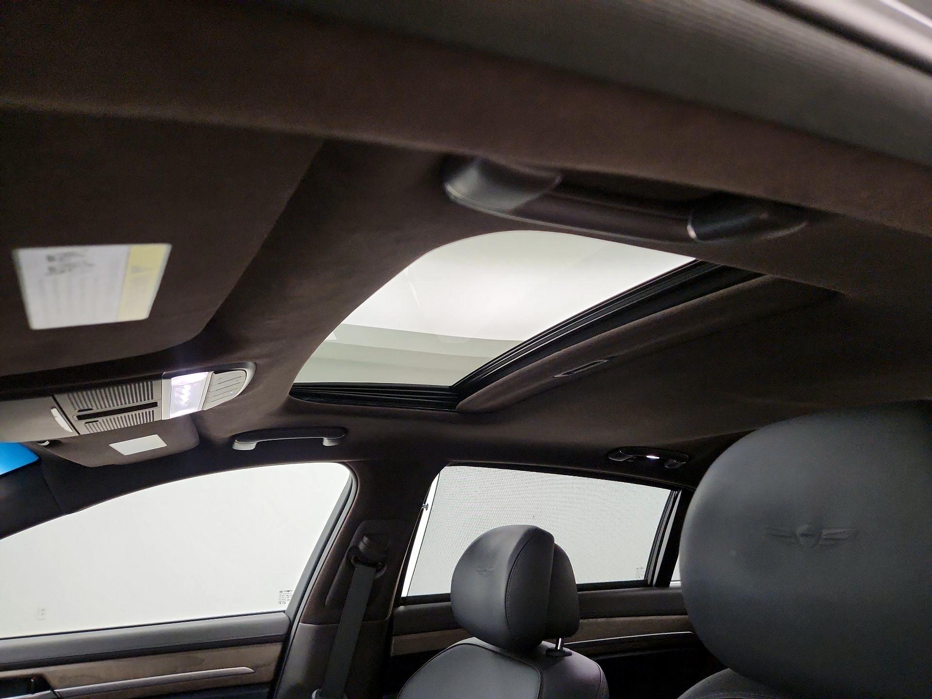 Thumbnail: 2021 Genesis G90 - 20