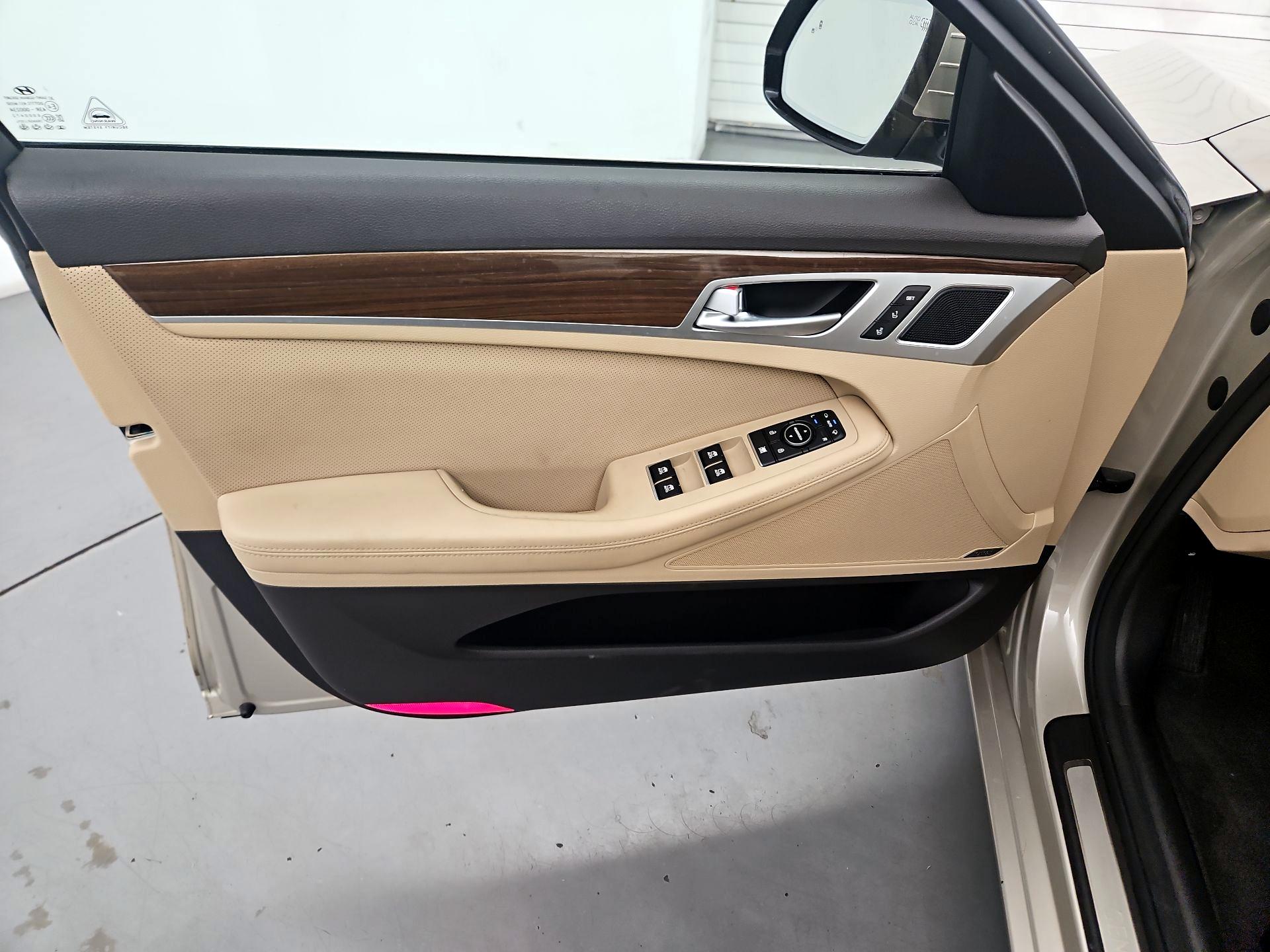 Thumbnail: 2015 Hyundai Genesis - 12
