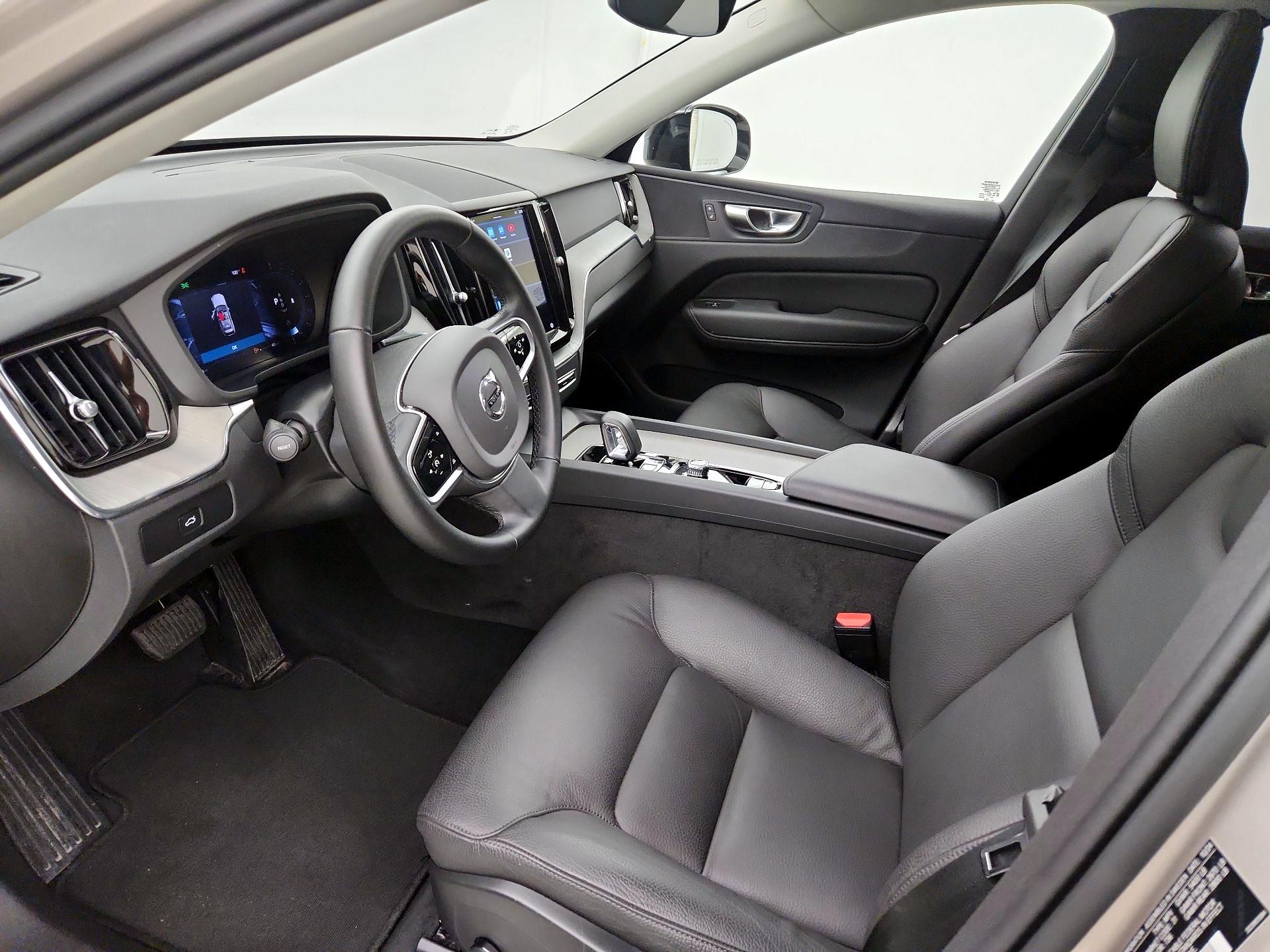 Thumbnail: 2025 Volvo XC60 - 11