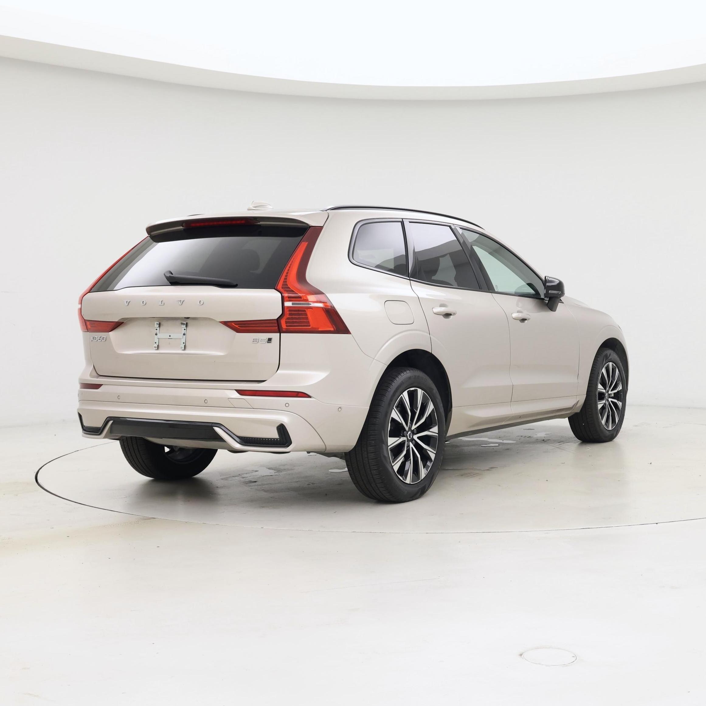 Thumbnail: 2025 Volvo XC60 - 8