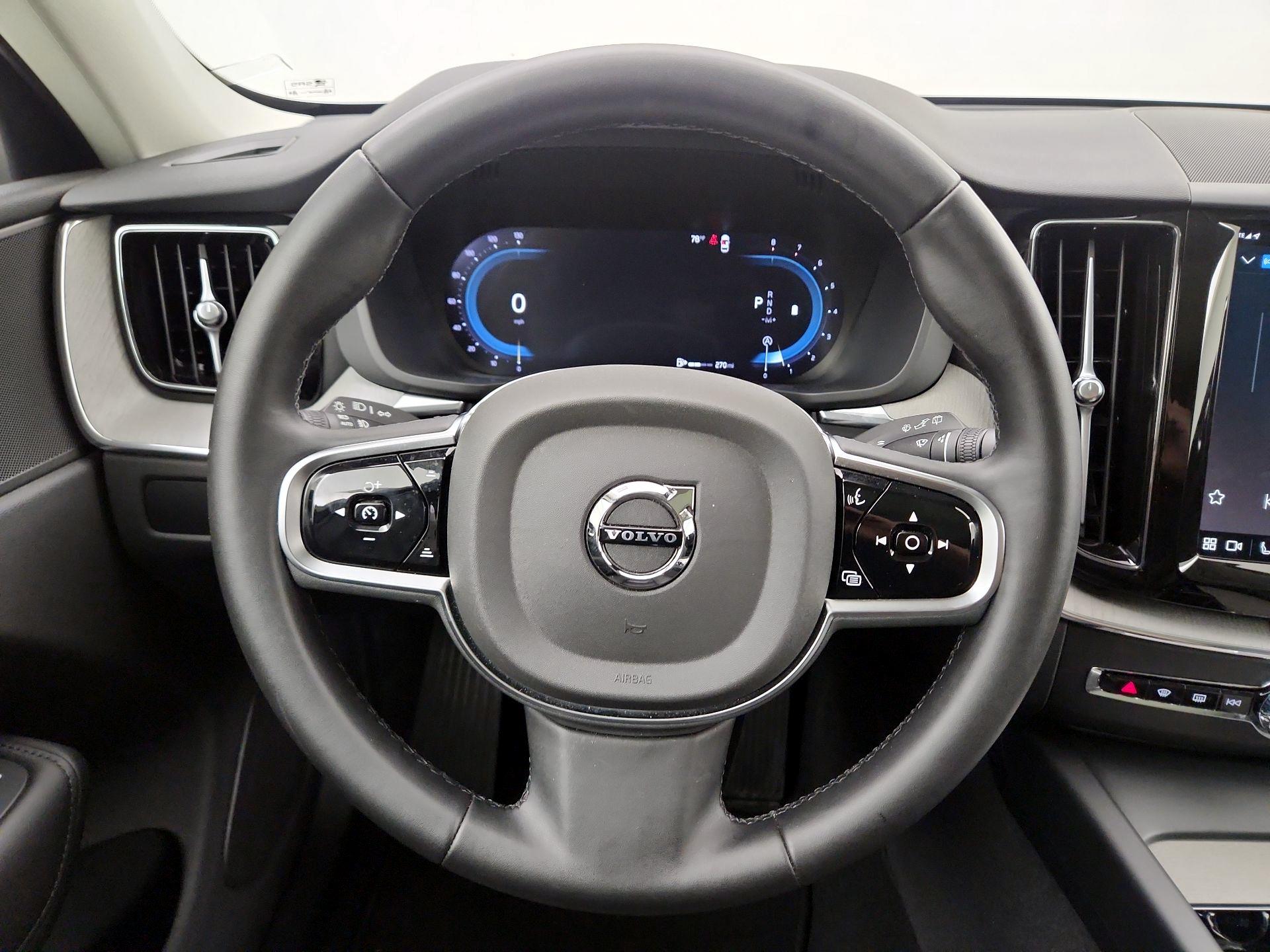 Thumbnail: 2025 Volvo XC60 - 10