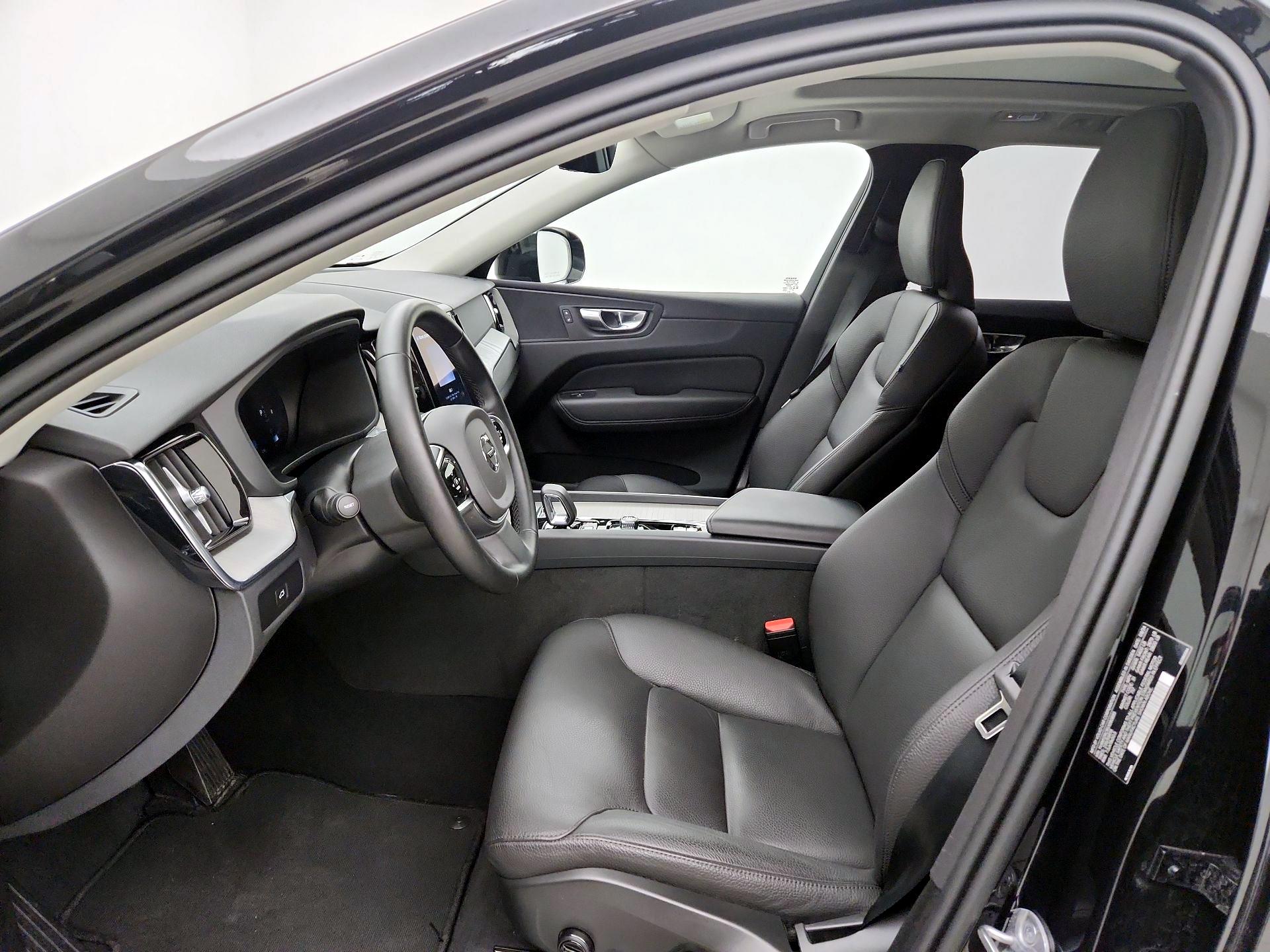 Thumbnail: 2025 Volvo XC60 - 11