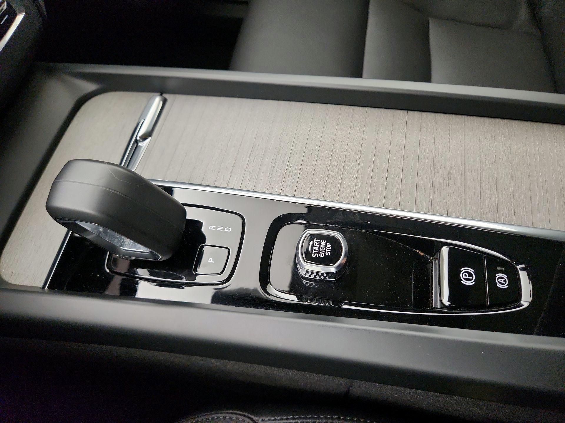 Thumbnail: 2025 Volvo XC60 - 16