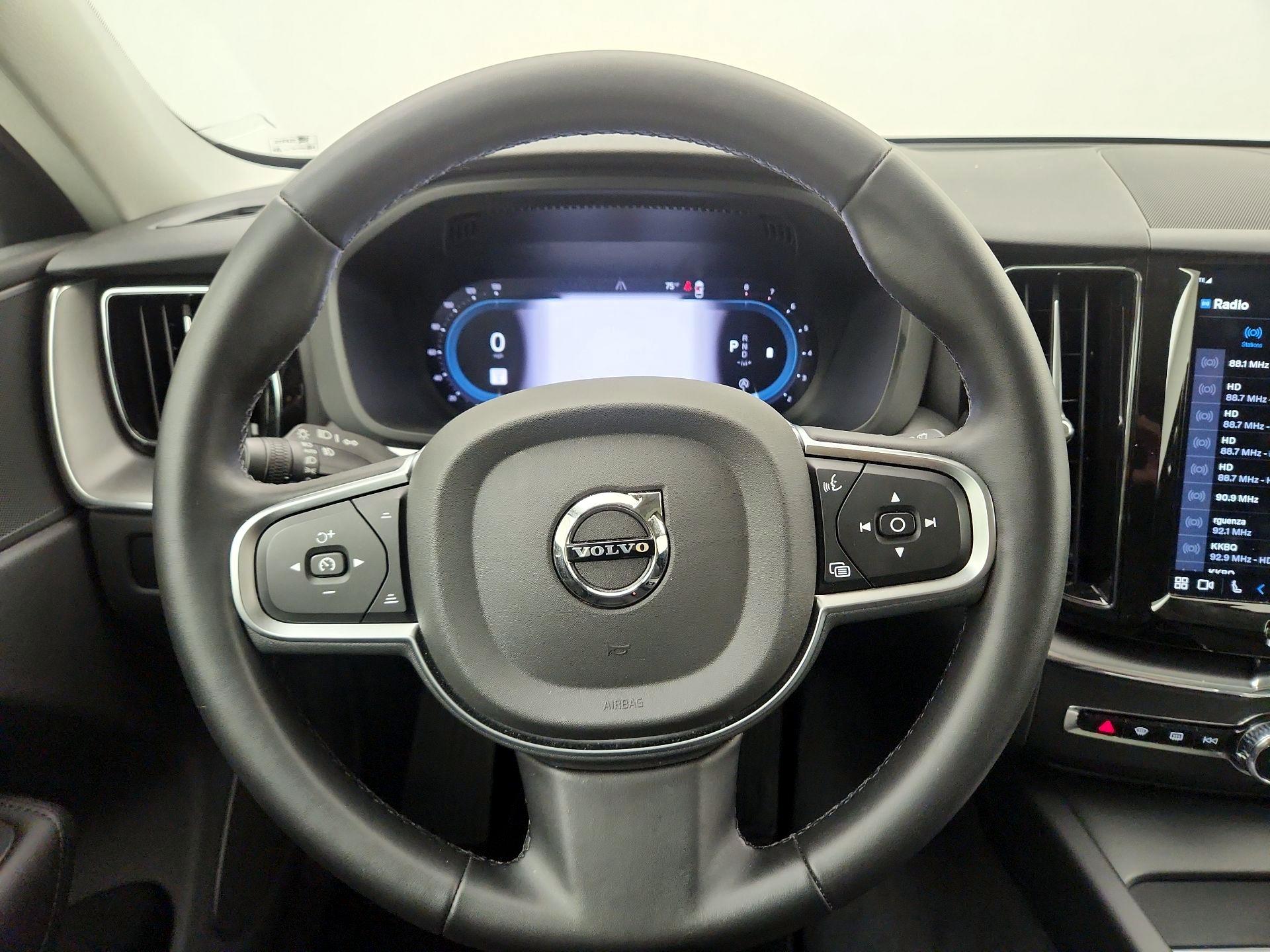 Thumbnail: 2025 Volvo XC60 - 10