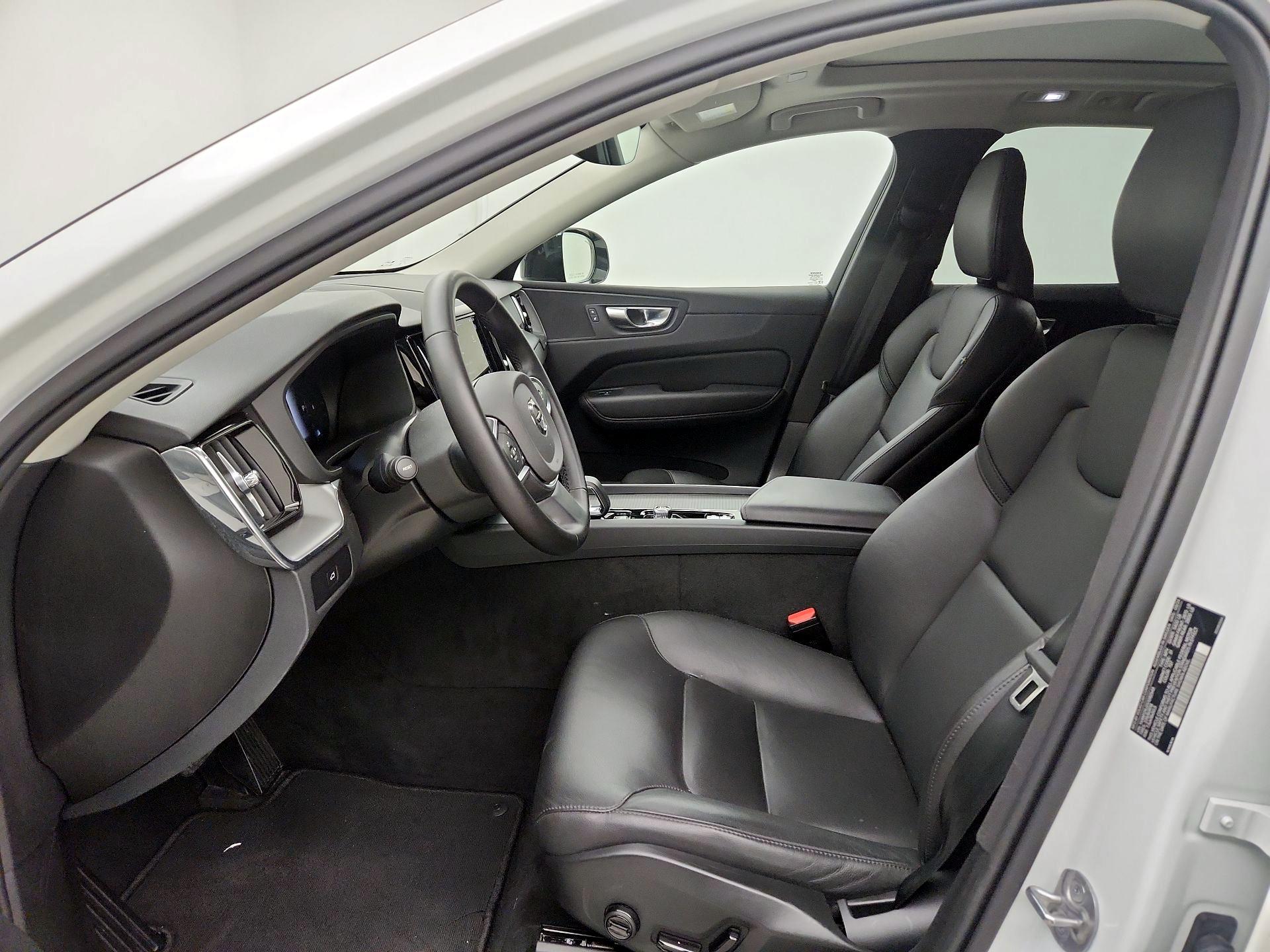 Thumbnail: 2025 Volvo XC60 - 11