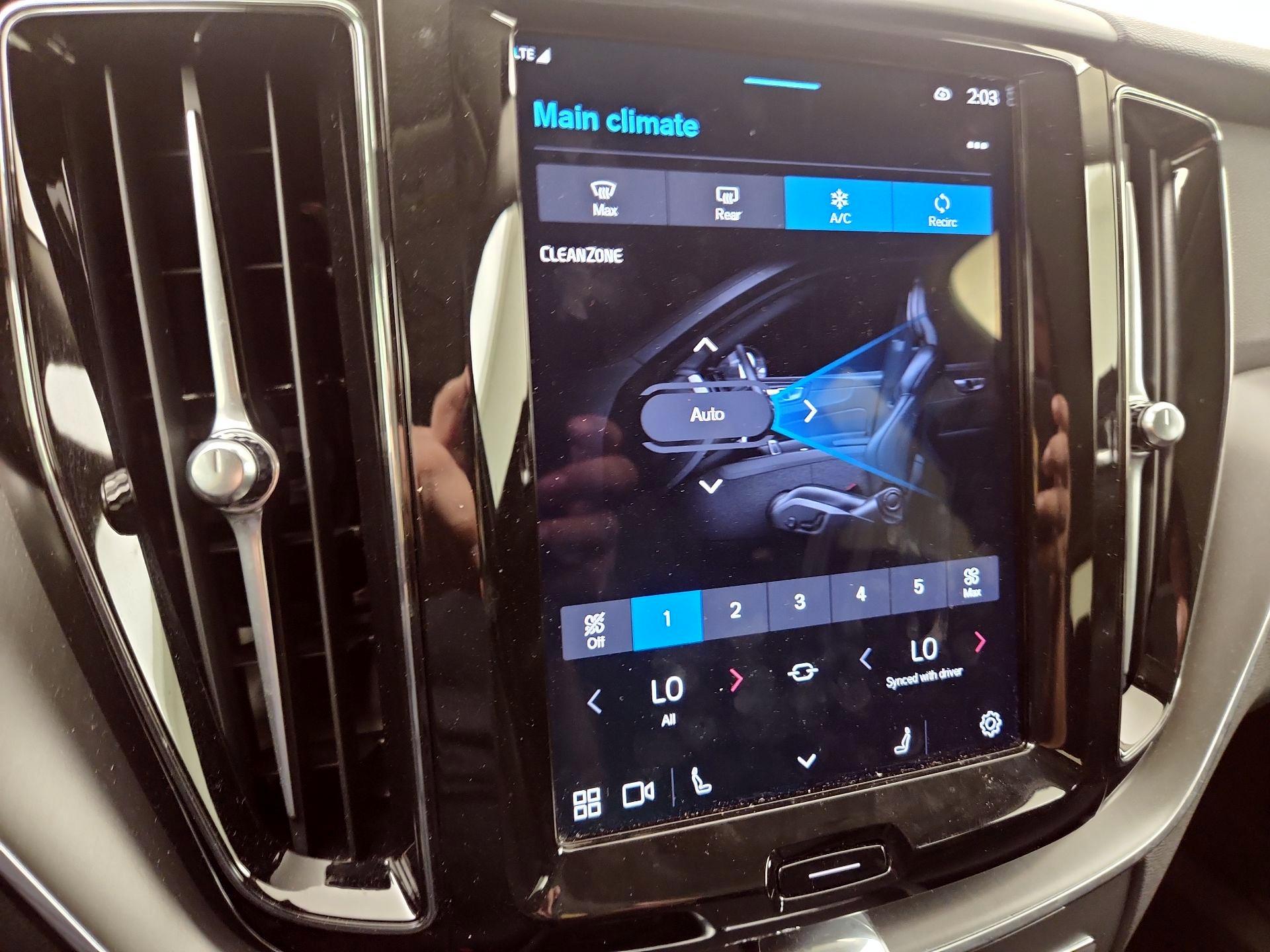 Thumbnail: 2025 Volvo XC60 - 15