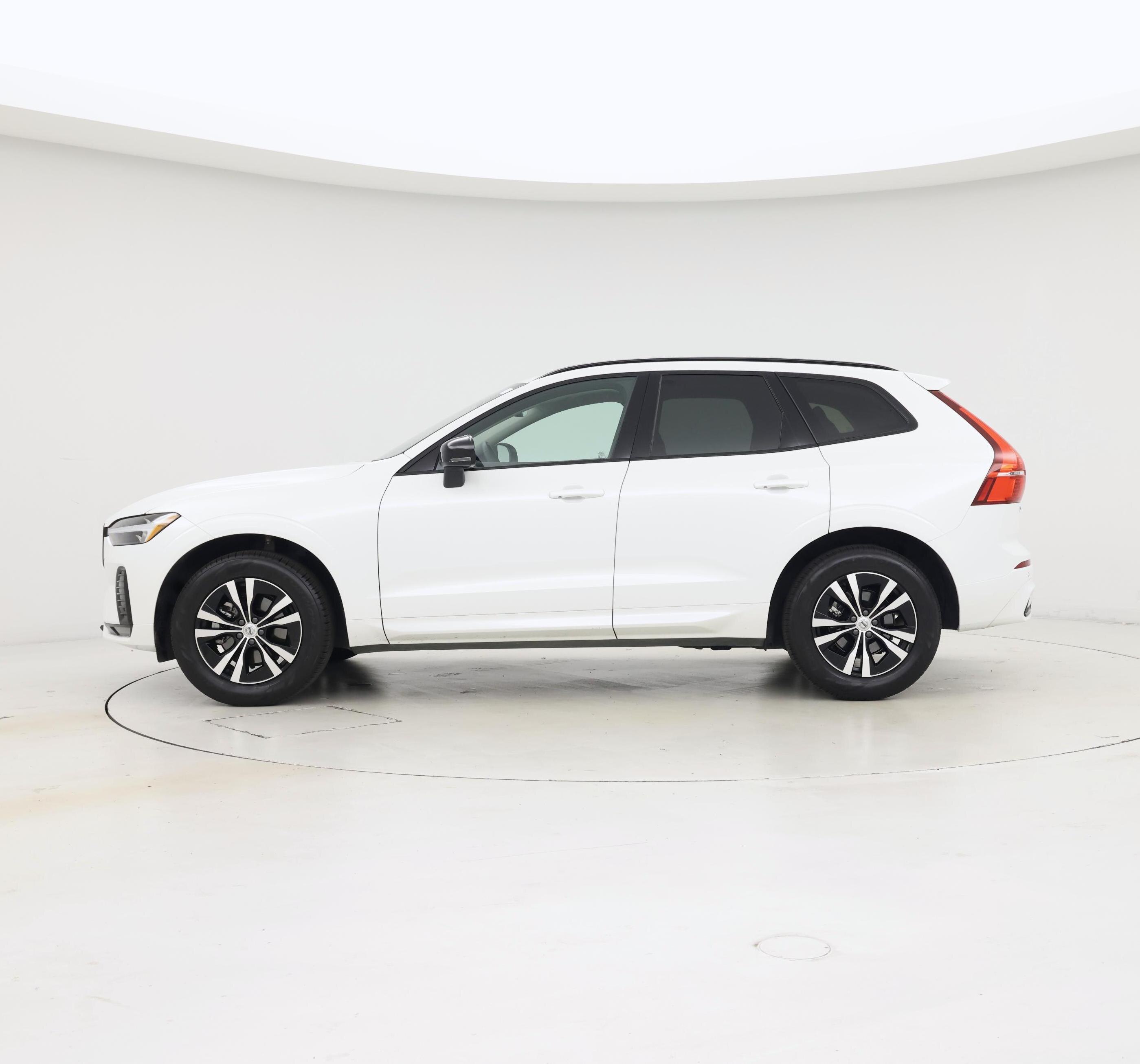 Thumbnail: 2025 Volvo XC60 - 3