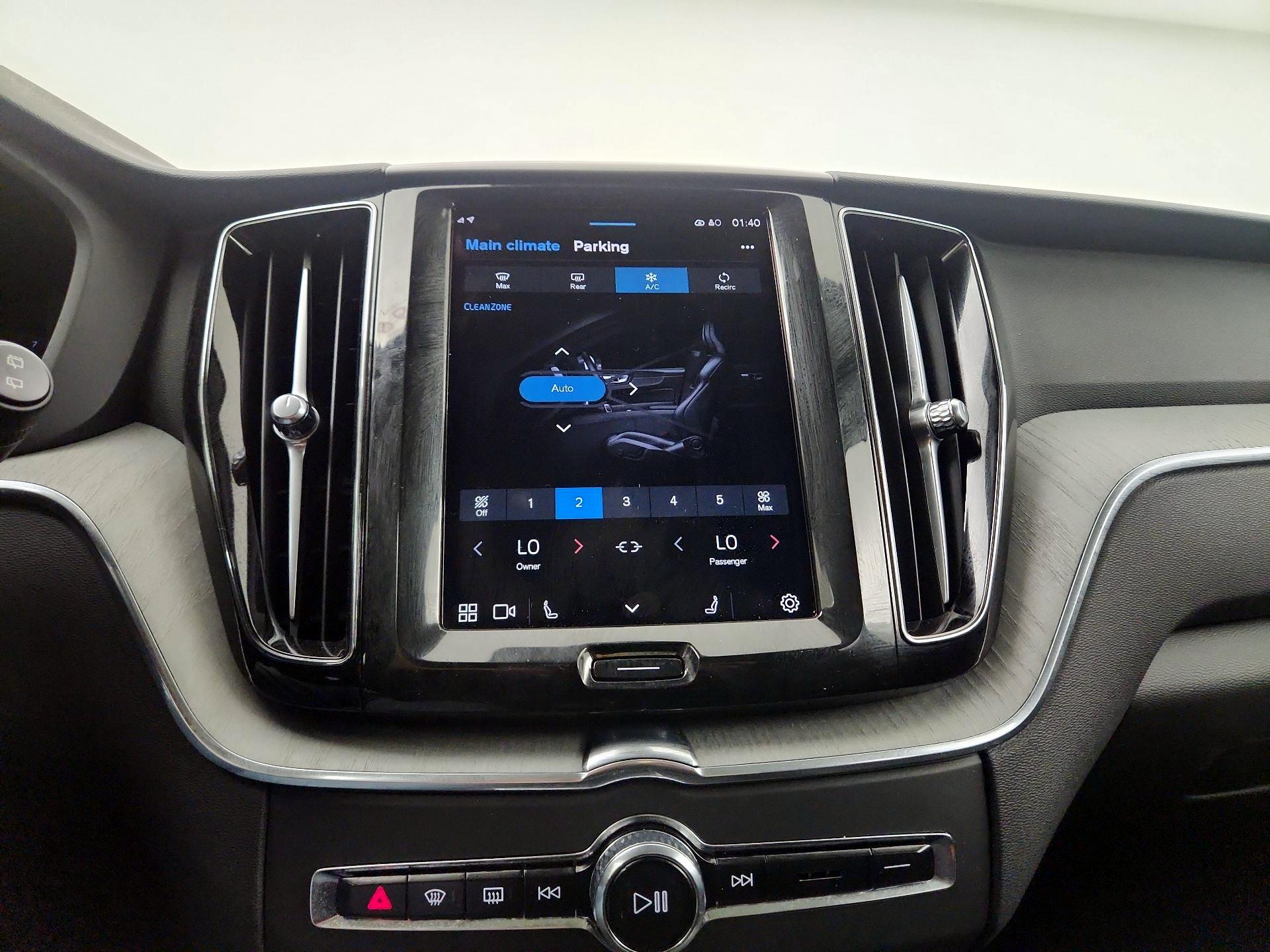 Thumbnail: 2025 Volvo XC60 - 14