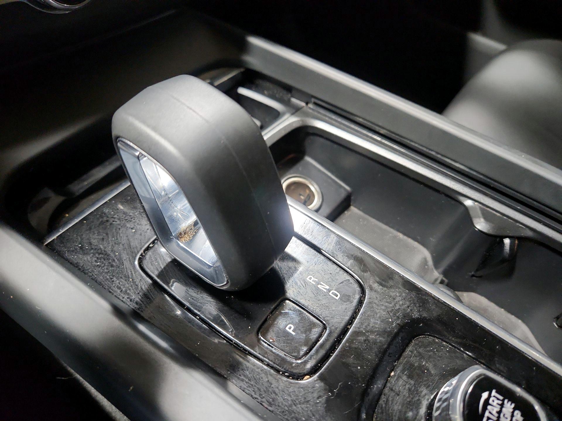 Thumbnail: 2025 Volvo XC60 - 15