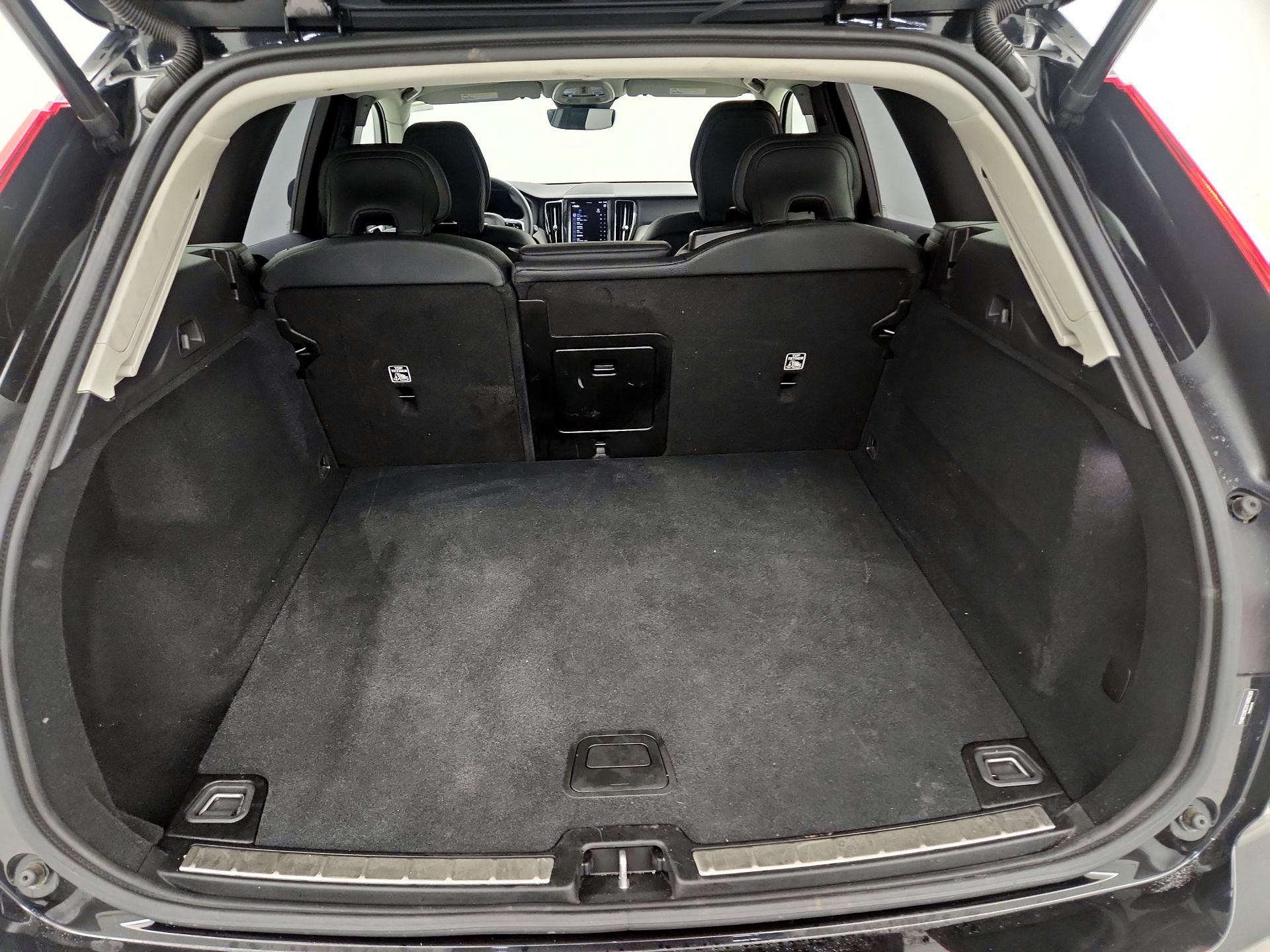 Thumbnail: 2025 Volvo XC60 - 16