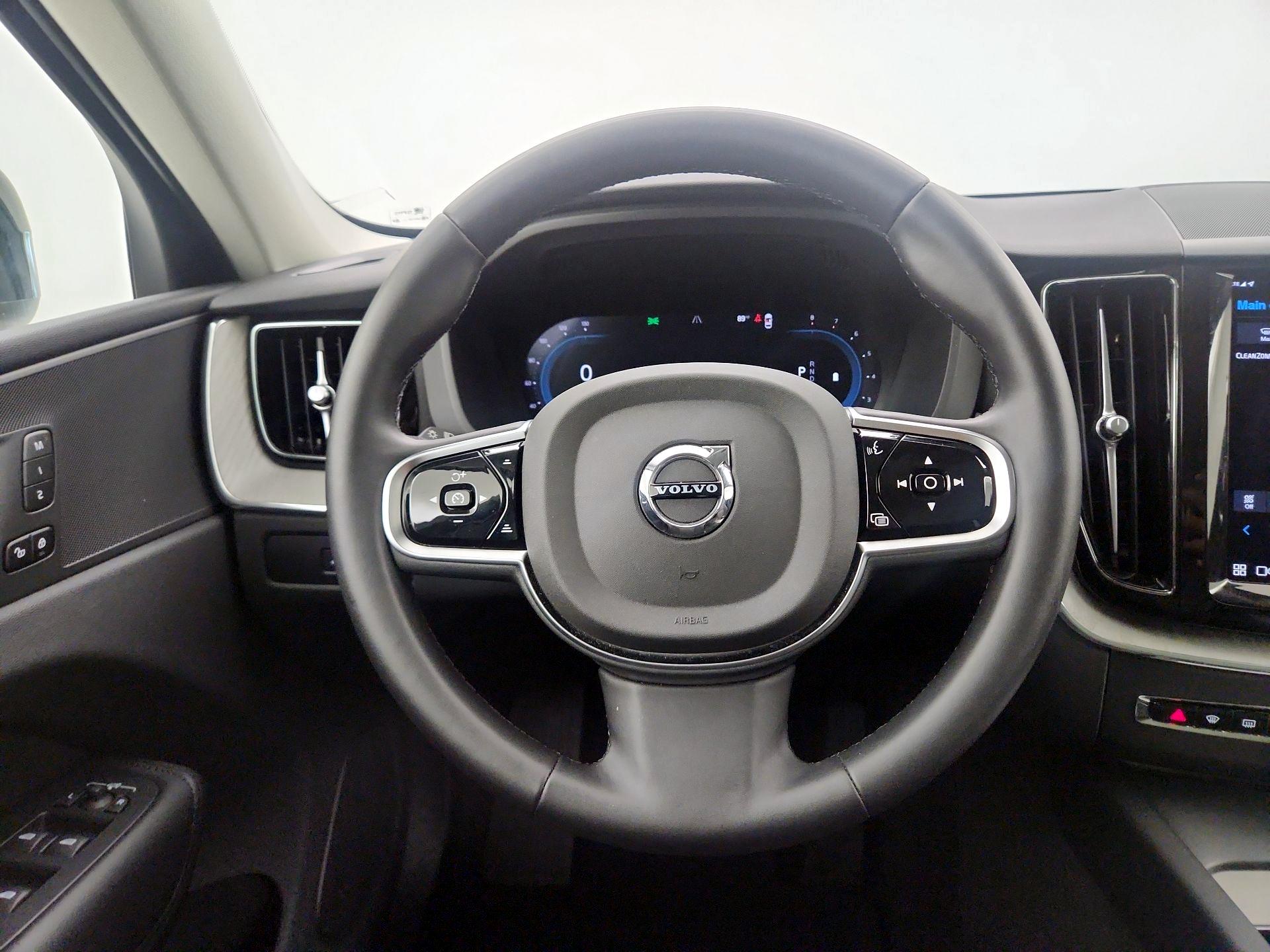 Thumbnail: 2025 Volvo XC60 - 10