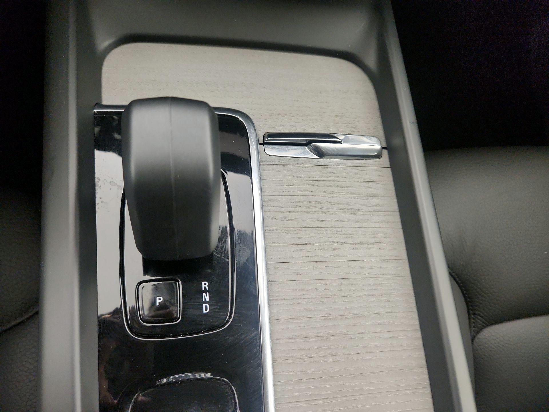 Thumbnail: 2025 Volvo XC60 - 18