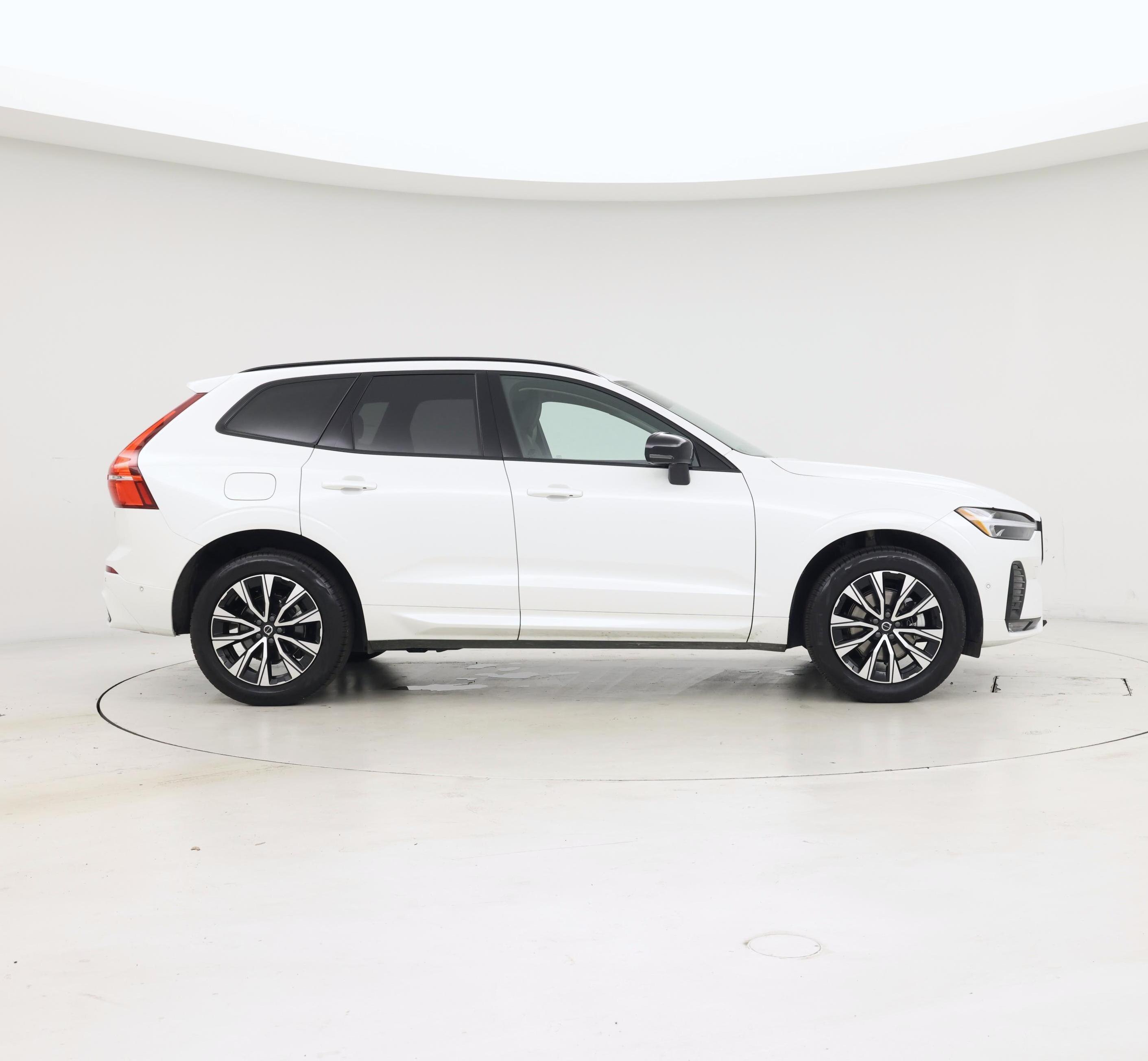 Thumbnail: 2025 Volvo XC60 - 7