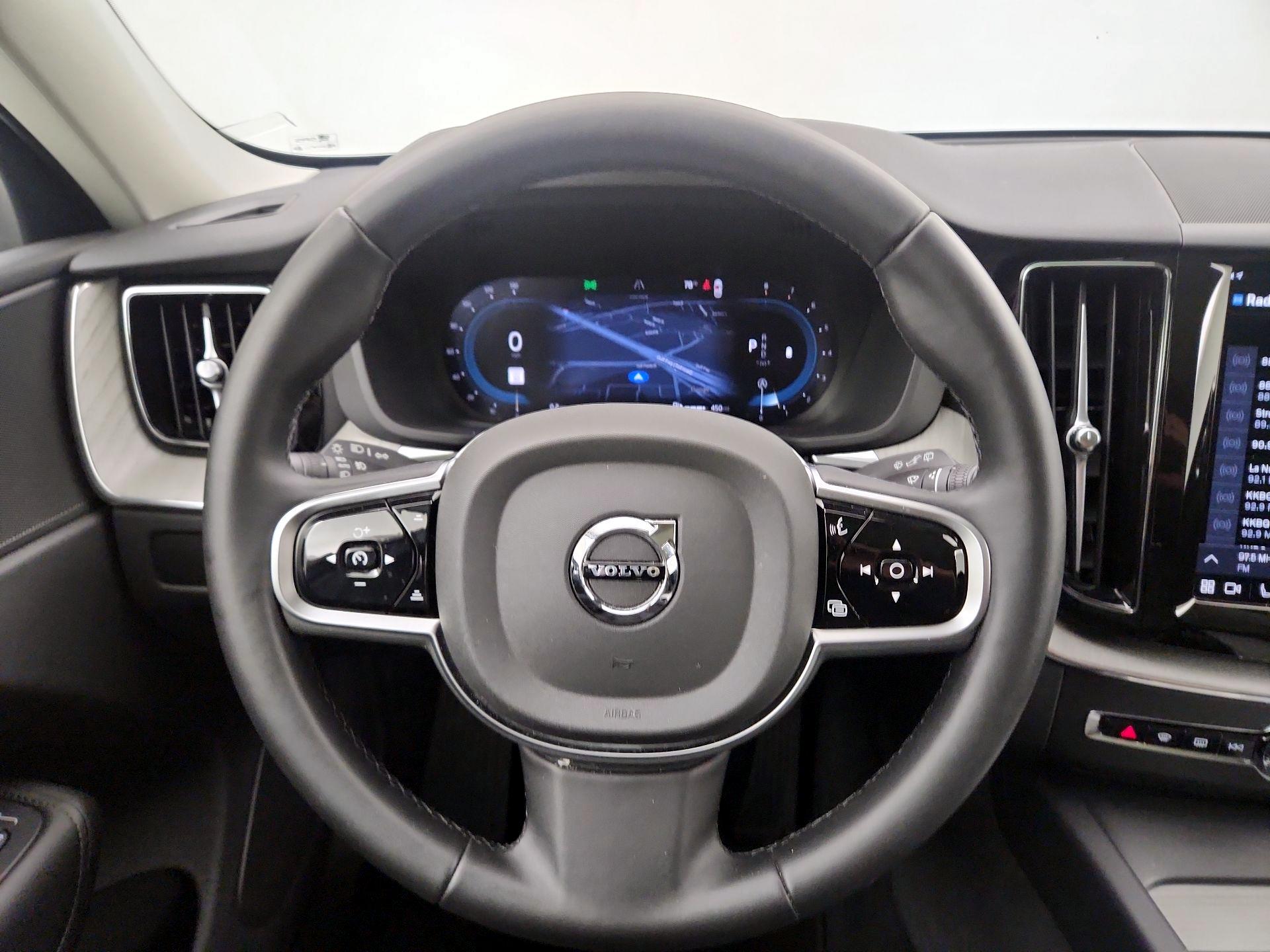 Thumbnail: 2025 Volvo XC60 - 10