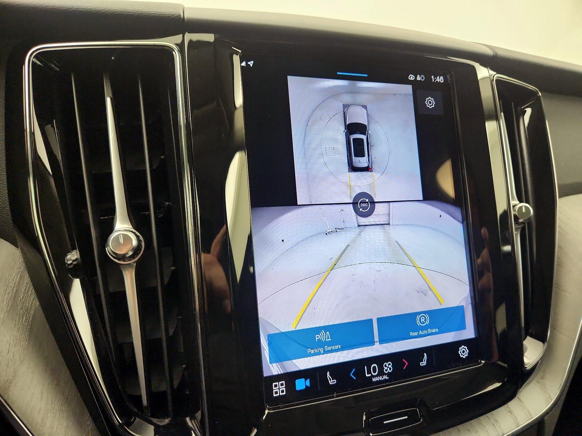 Thumbnail: 2025 Volvo XC60 - 13