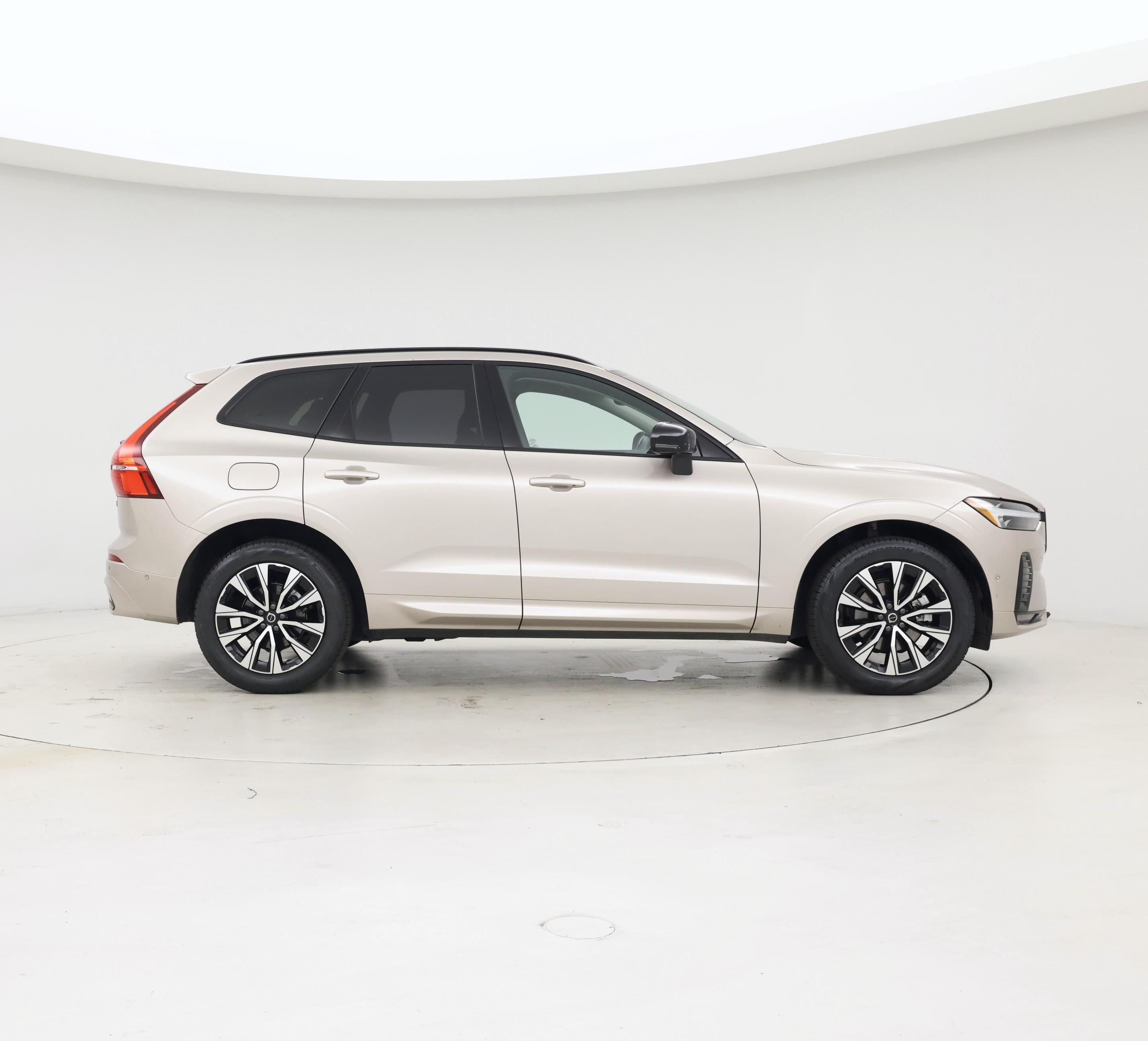 Thumbnail: 2025 Volvo XC60 - 7