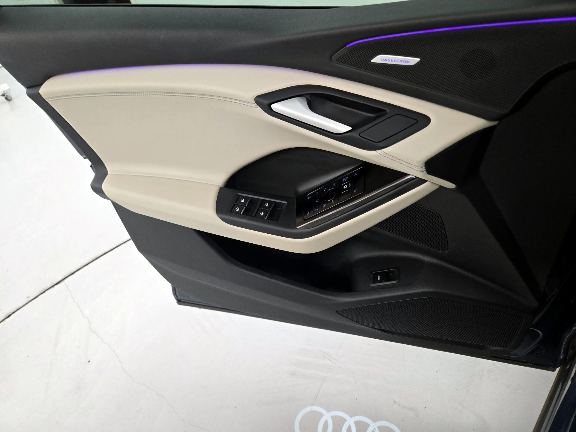 Thumbnail: 2025 Audi Q6 e-tron - 12