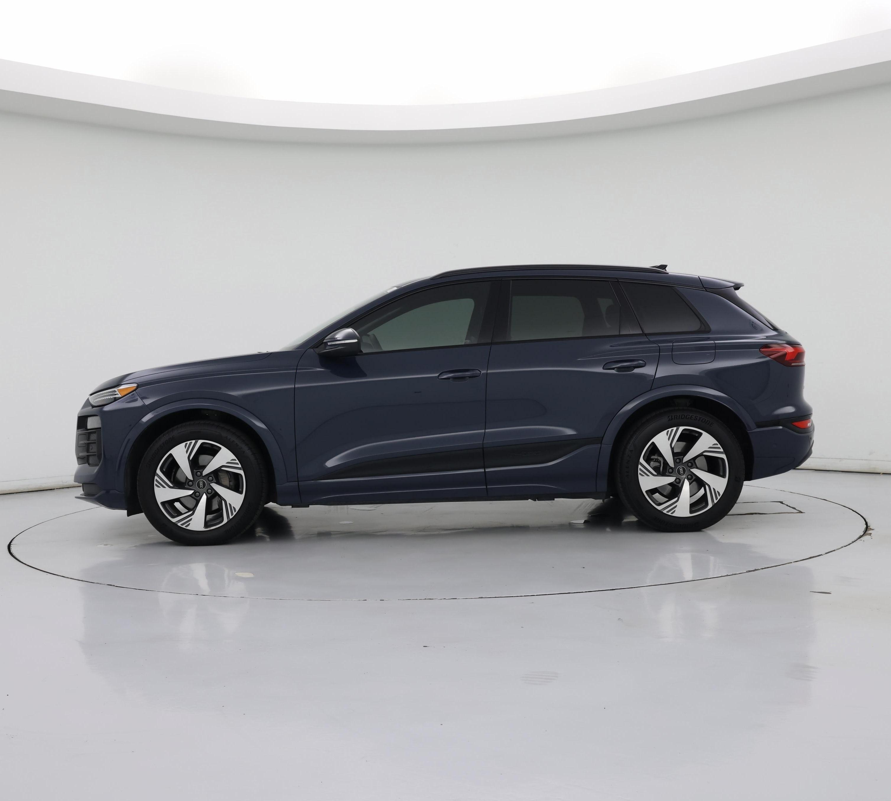 Thumbnail: 2025 Audi Q6 e-tron - 3