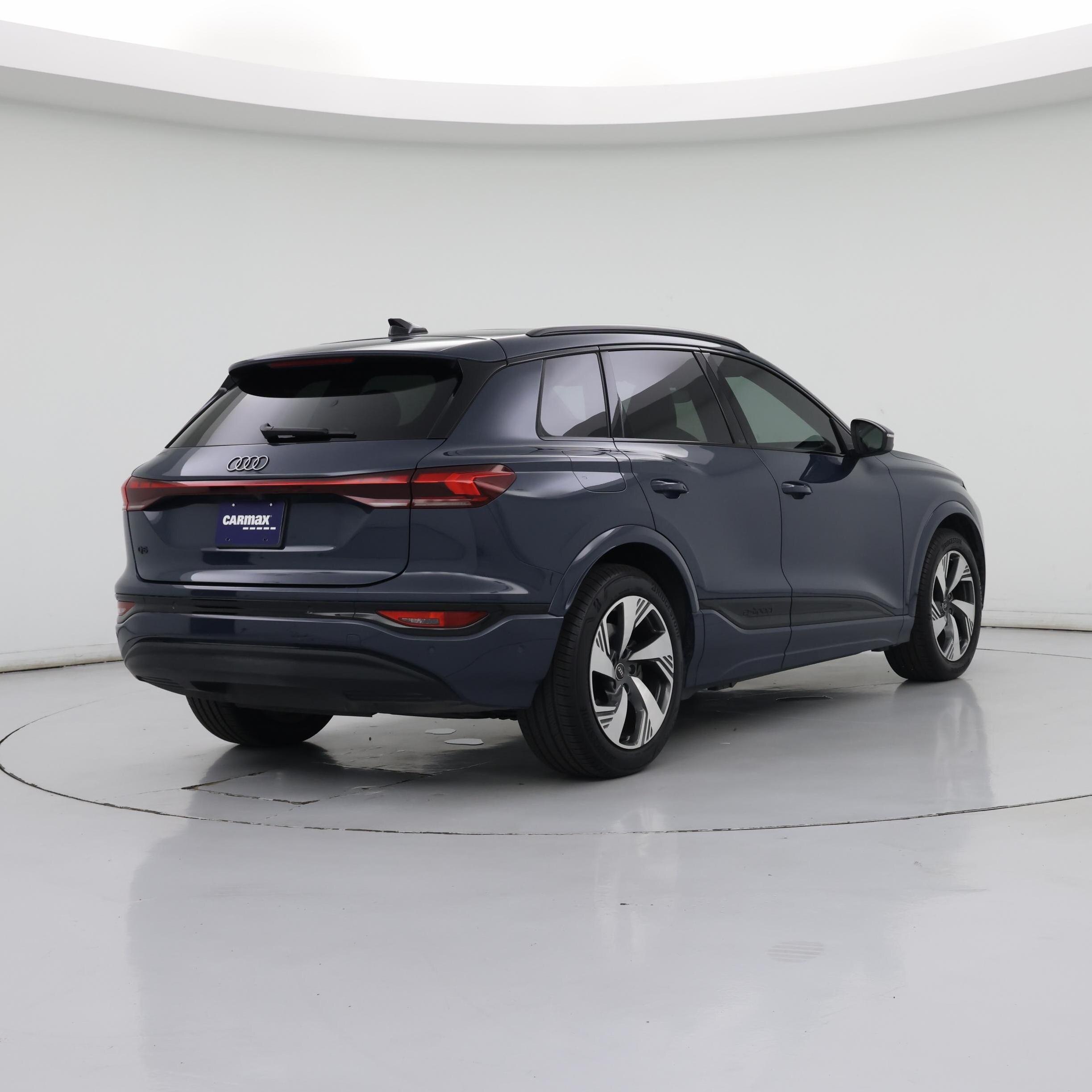 Thumbnail: 2025 Audi Q6 e-tron - 8