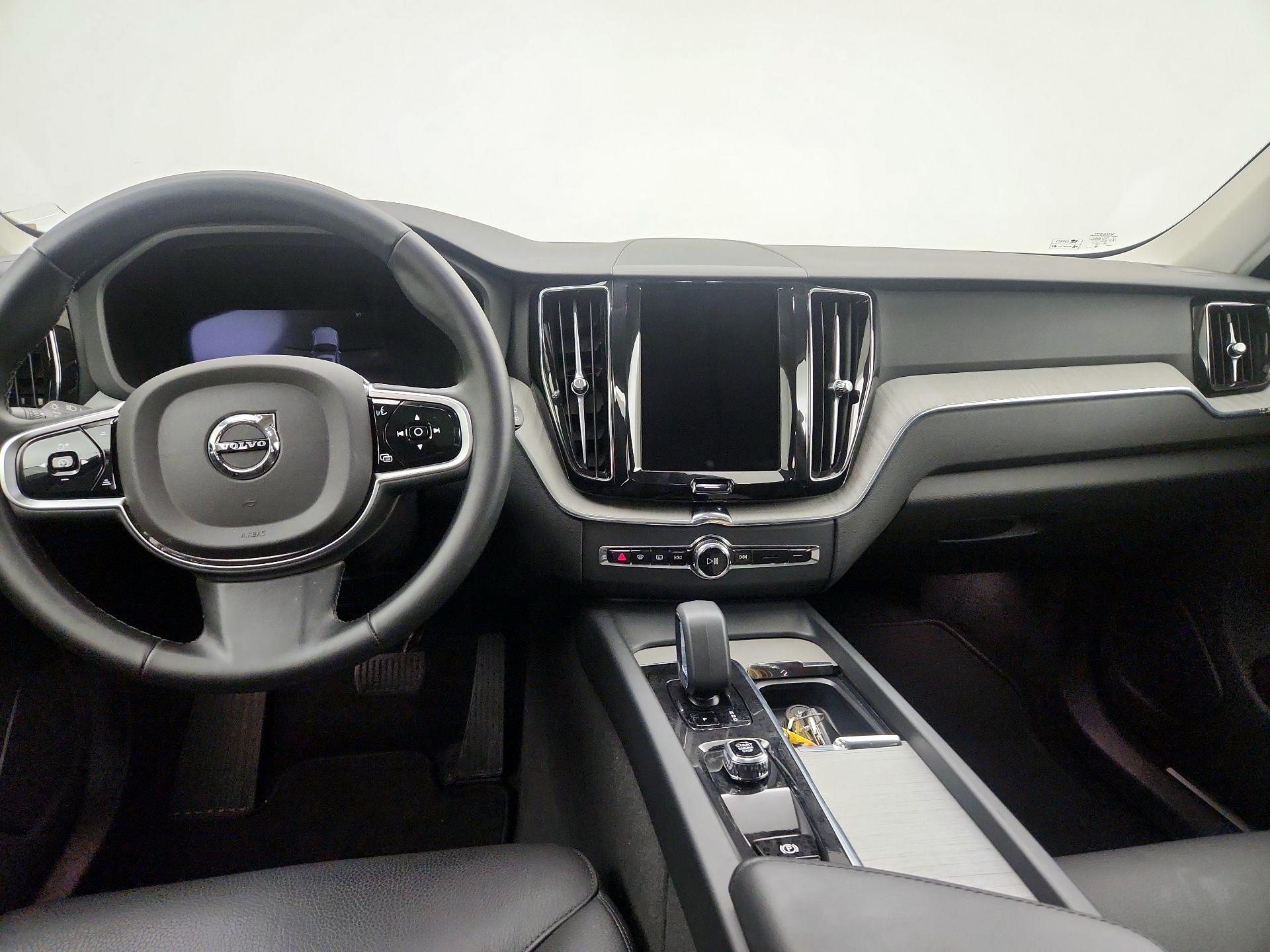 Thumbnail: 2025 Volvo XC60 - 9