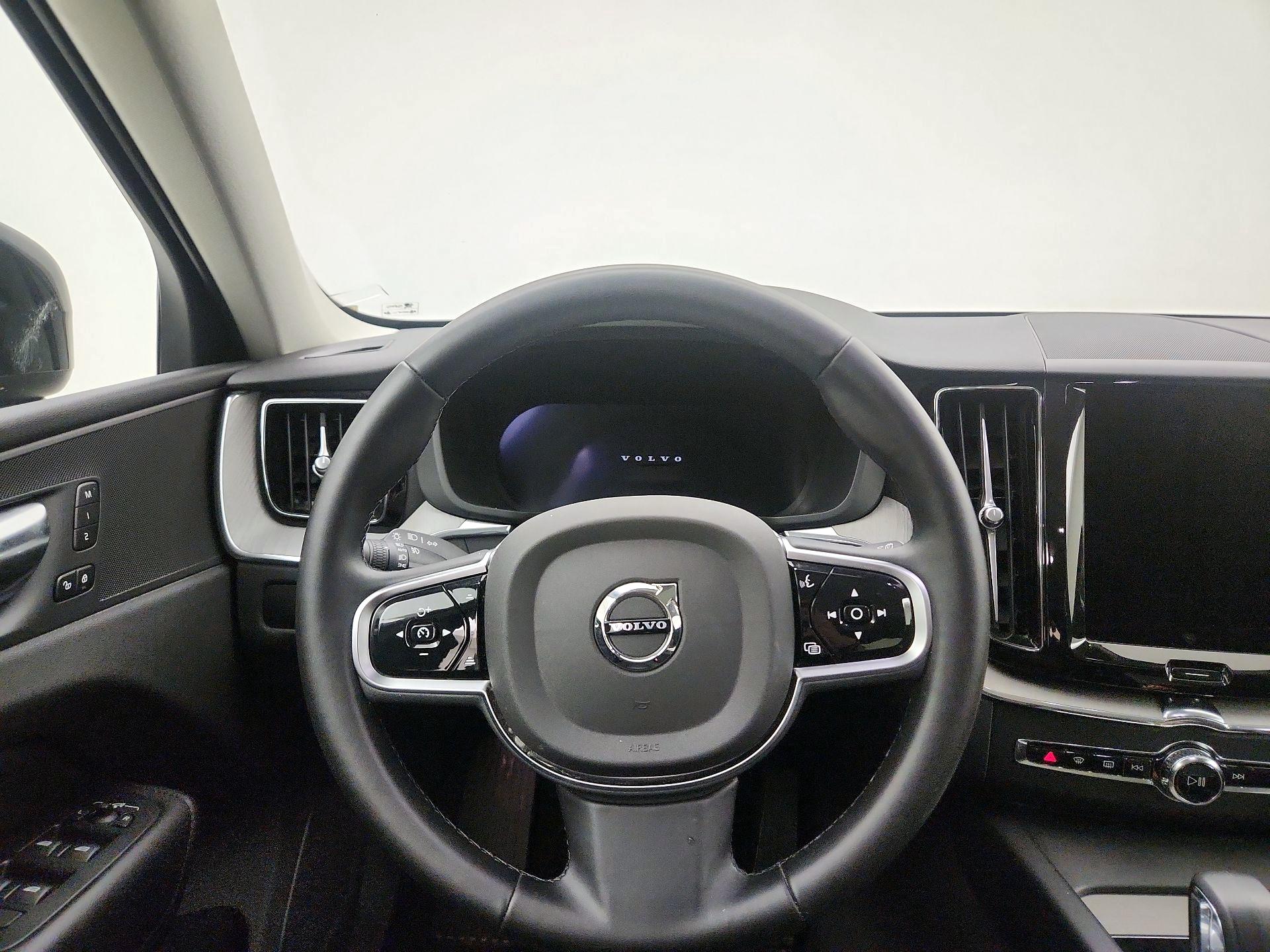 Thumbnail: 2025 Volvo XC60 - 10