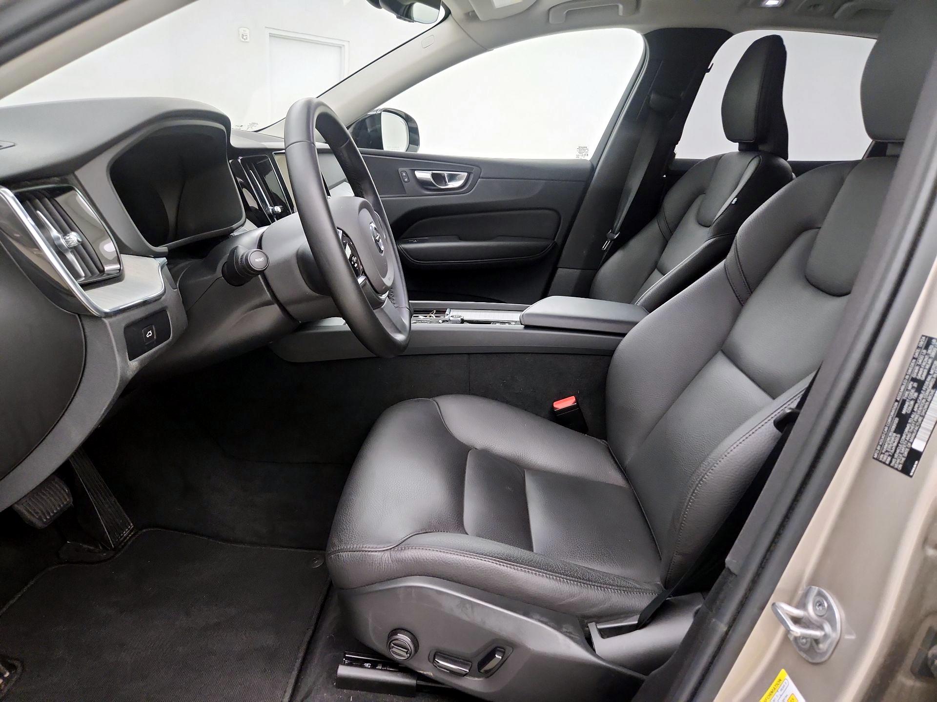Thumbnail: 2025 Volvo XC60 - 11