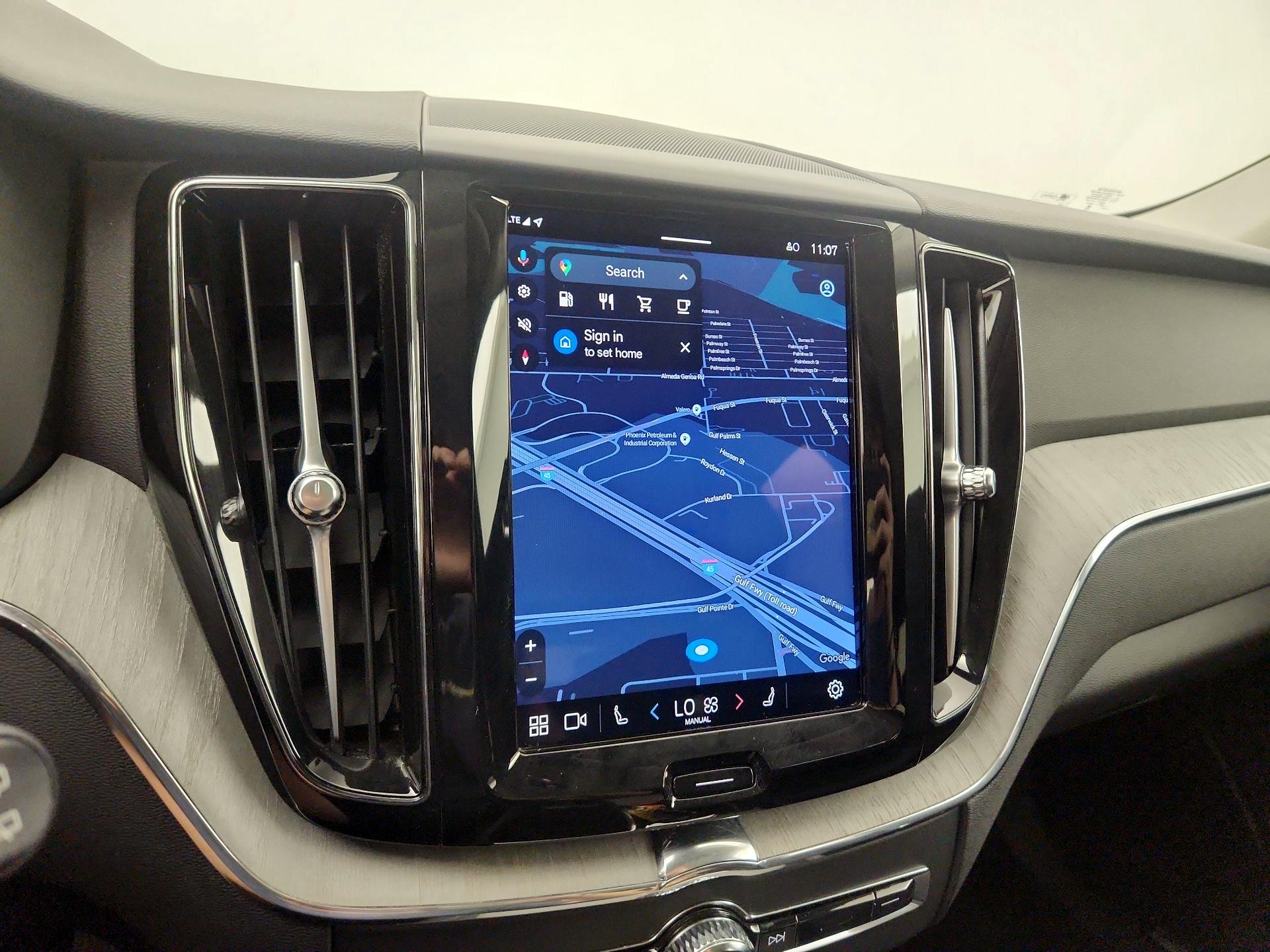 Thumbnail: 2025 Volvo XC60 - 14