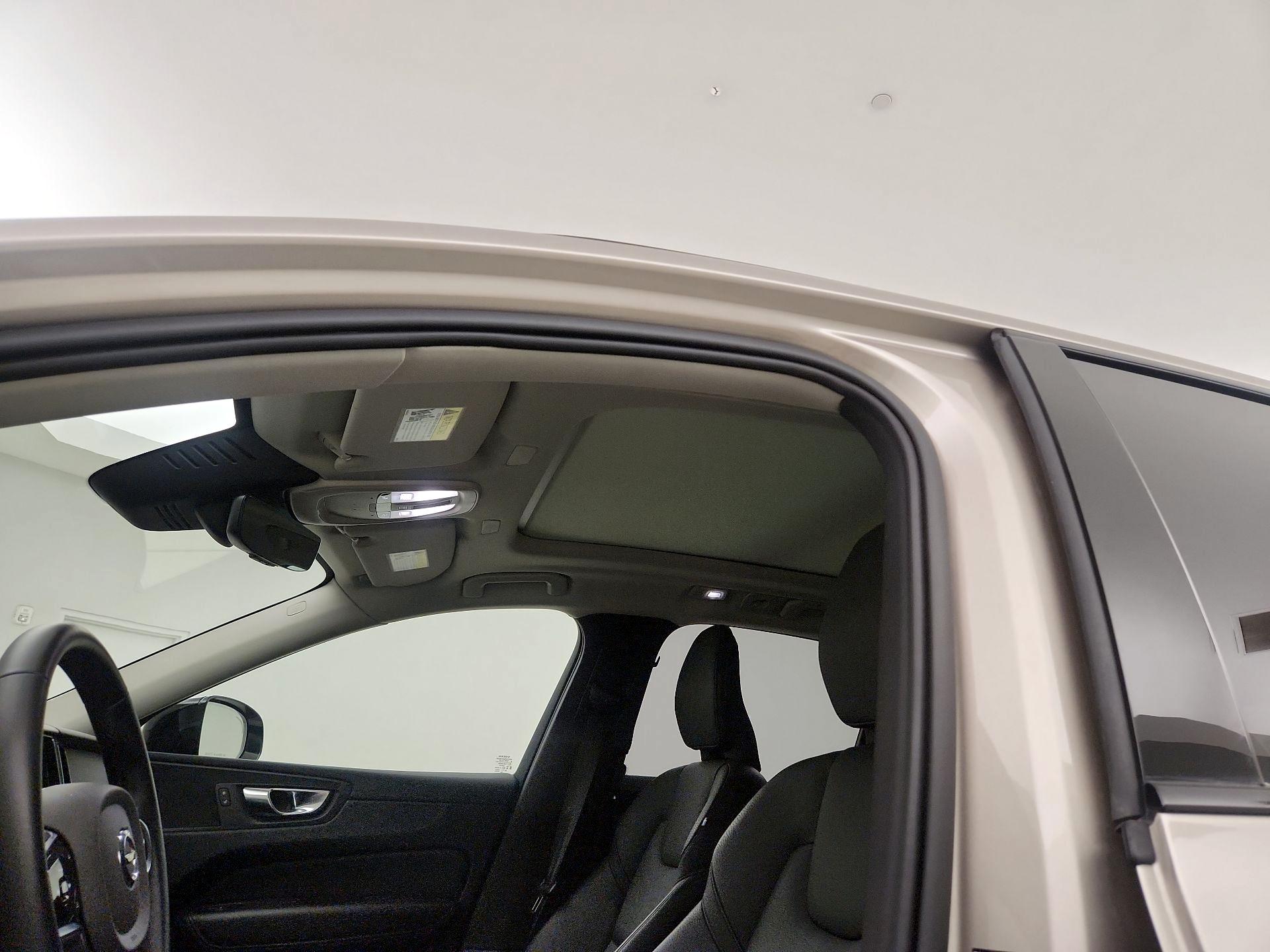 Thumbnail: 2025 Volvo XC60 - 20