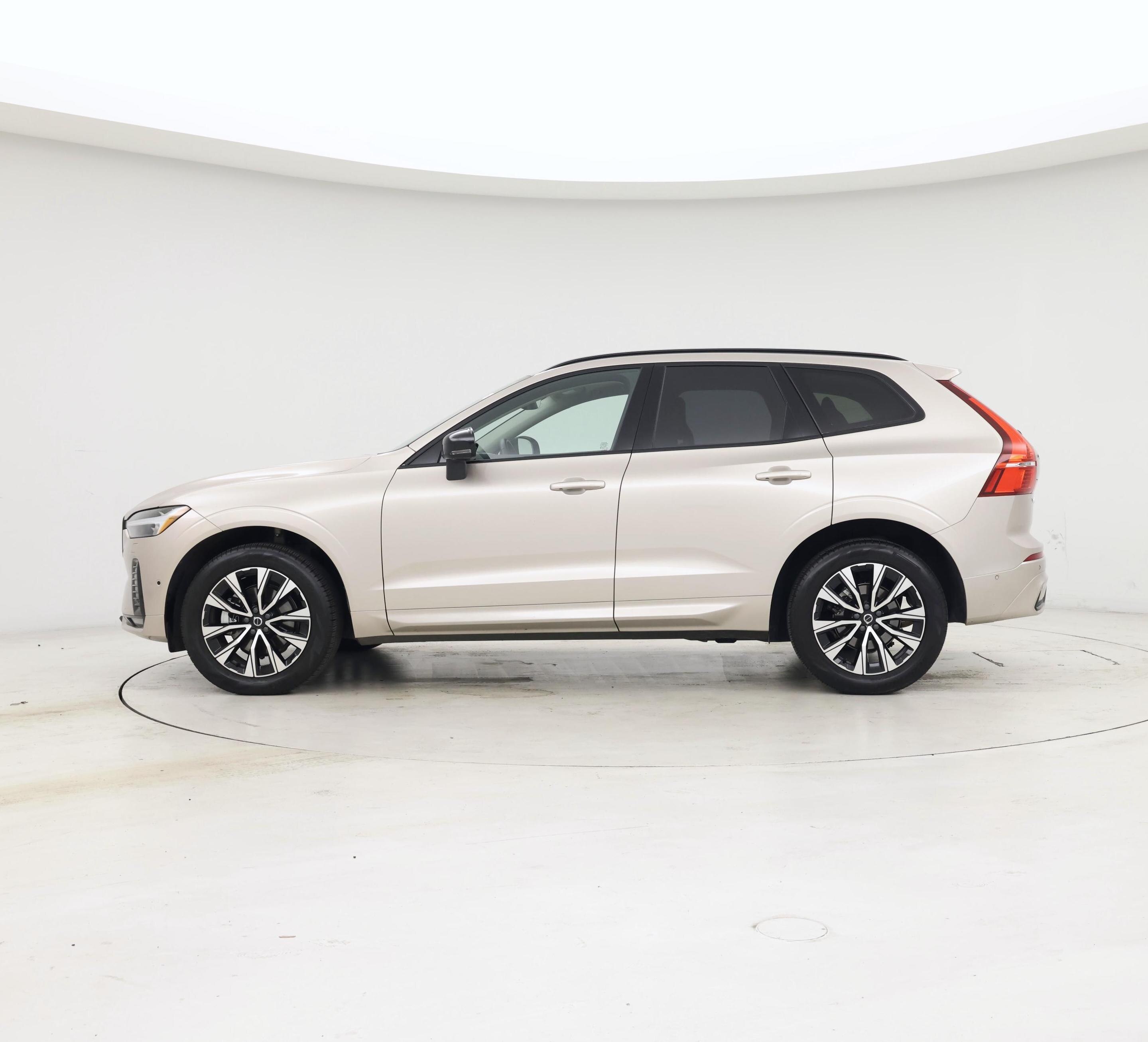Thumbnail: 2025 Volvo XC60 - 3