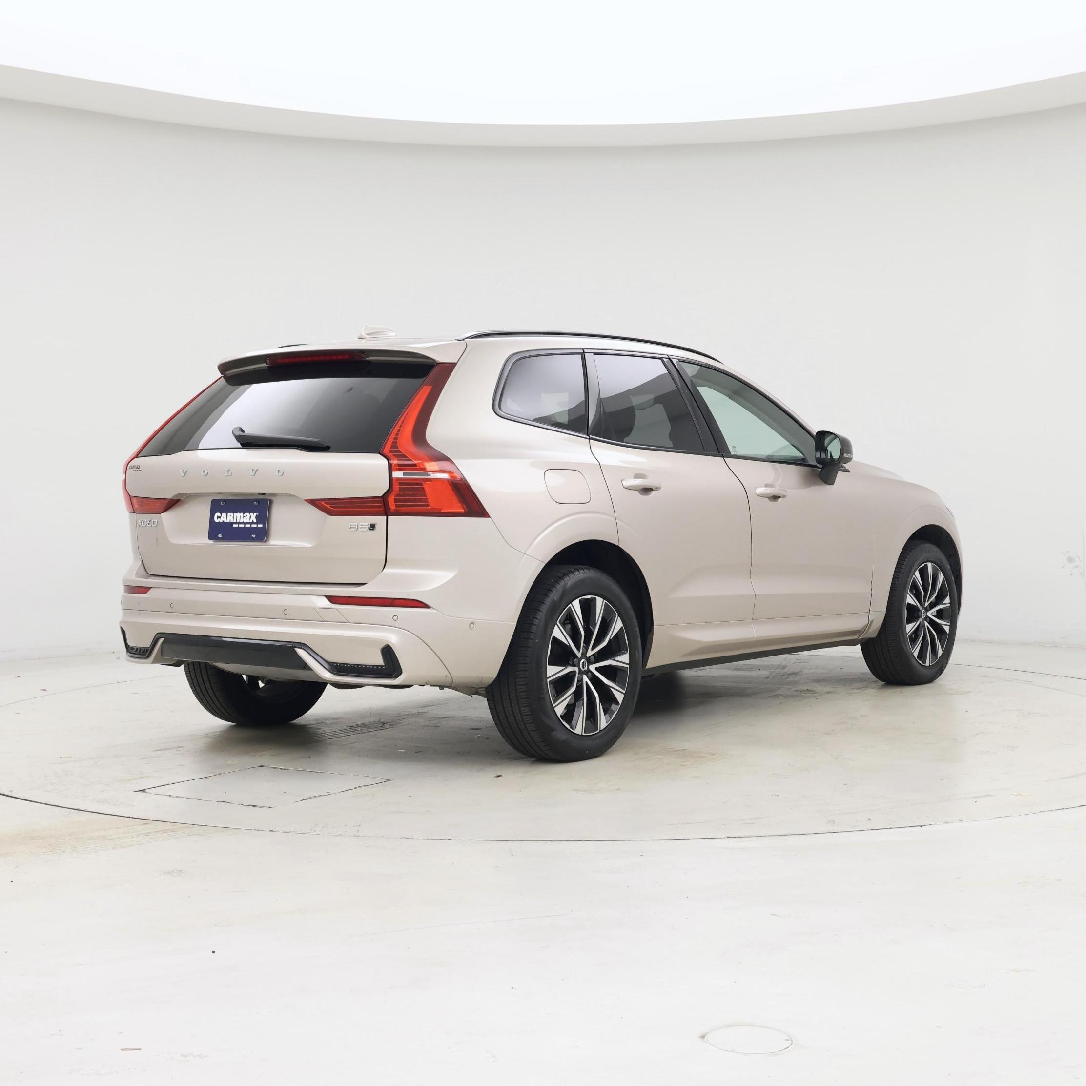 Thumbnail: 2025 Volvo XC60 - 8