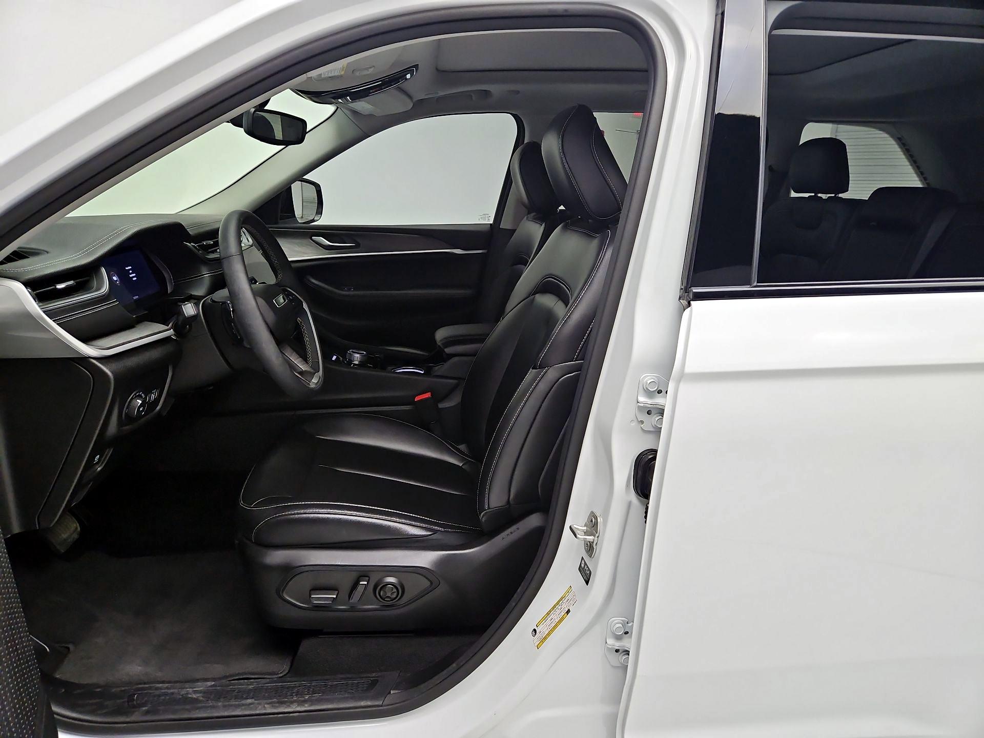 Thumbnail: 2023 Jeep Grand Cherokee - 11