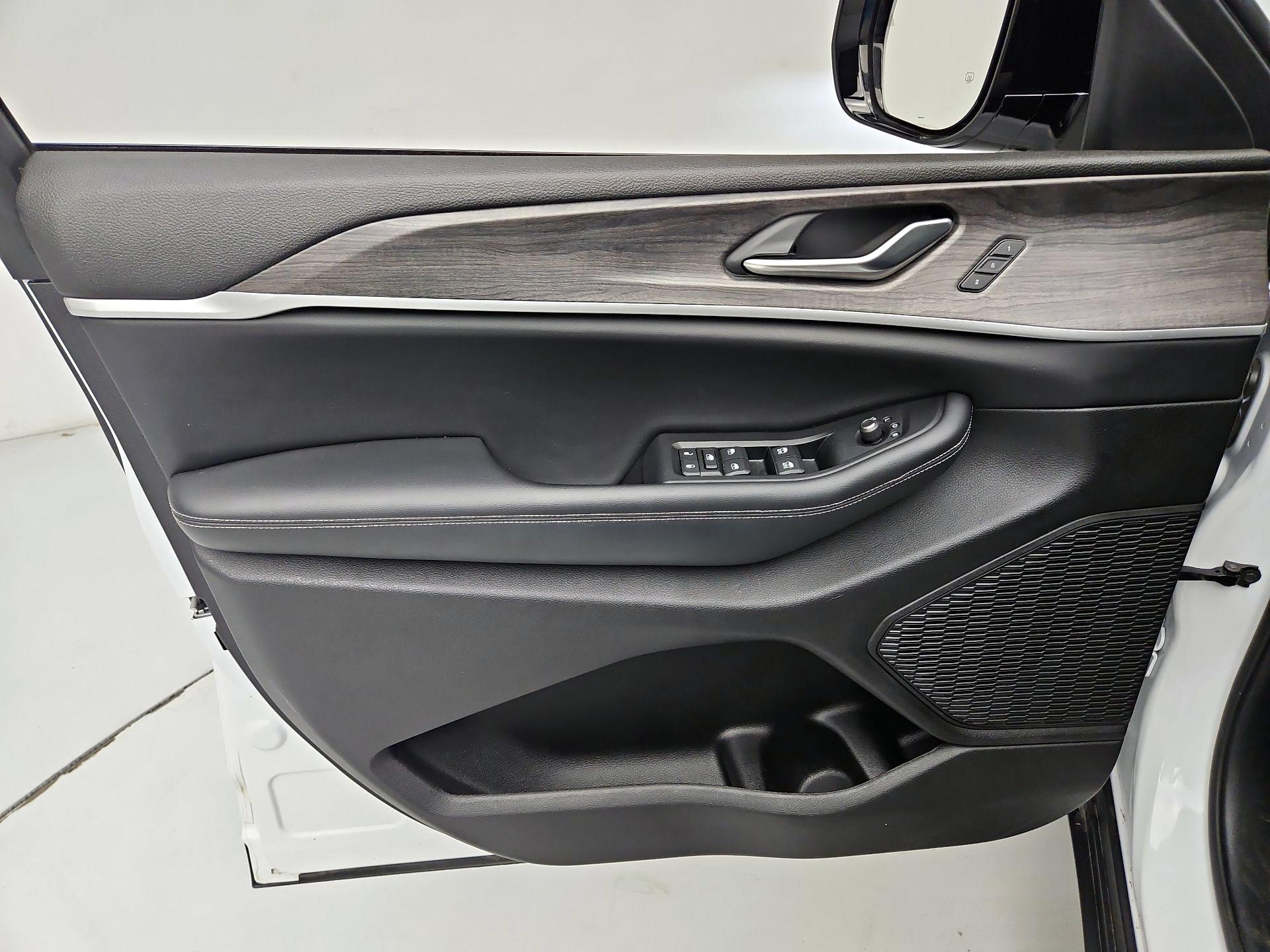 Thumbnail: 2023 Jeep Grand Cherokee - 12