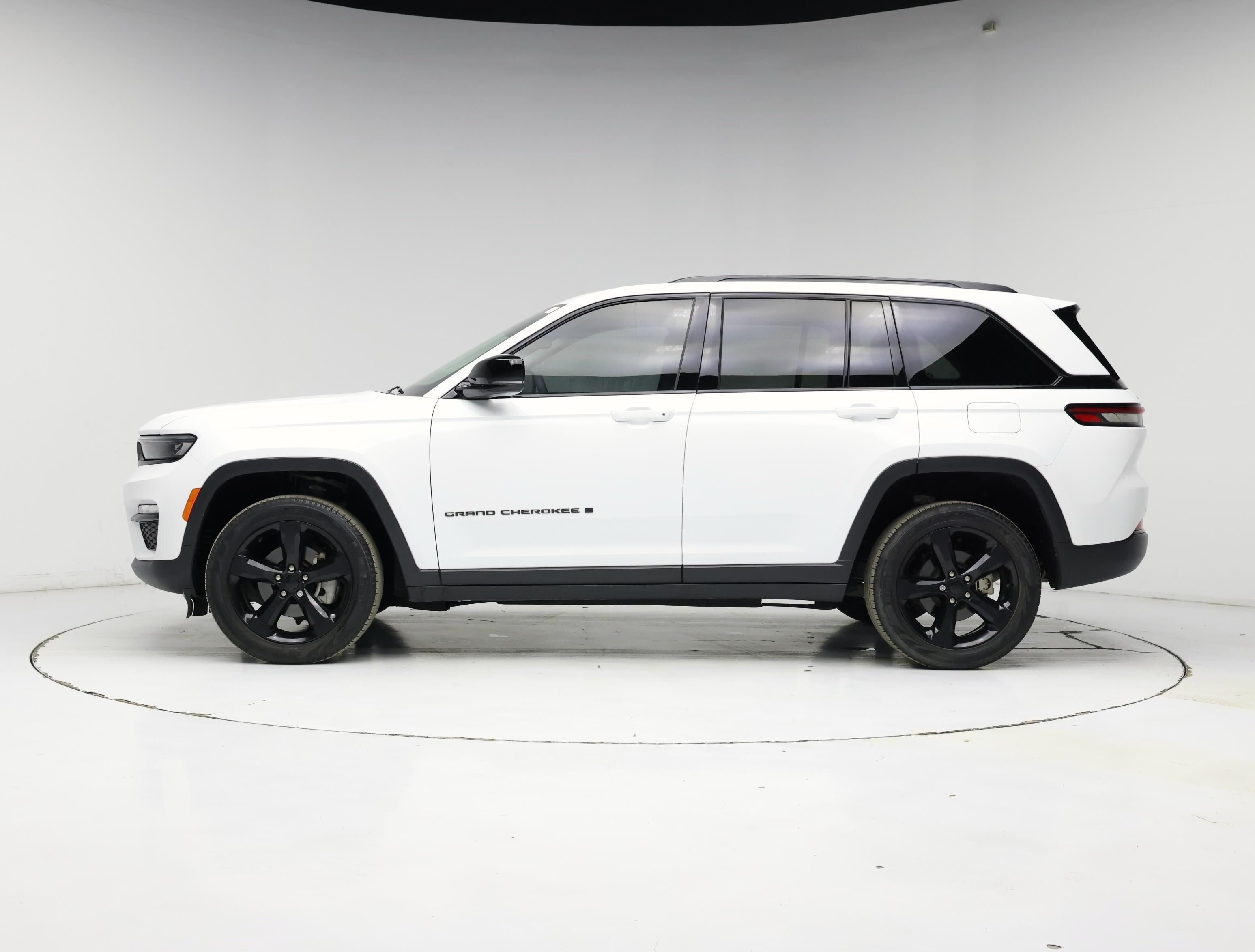 Thumbnail: 2023 Jeep Grand Cherokee - 3
